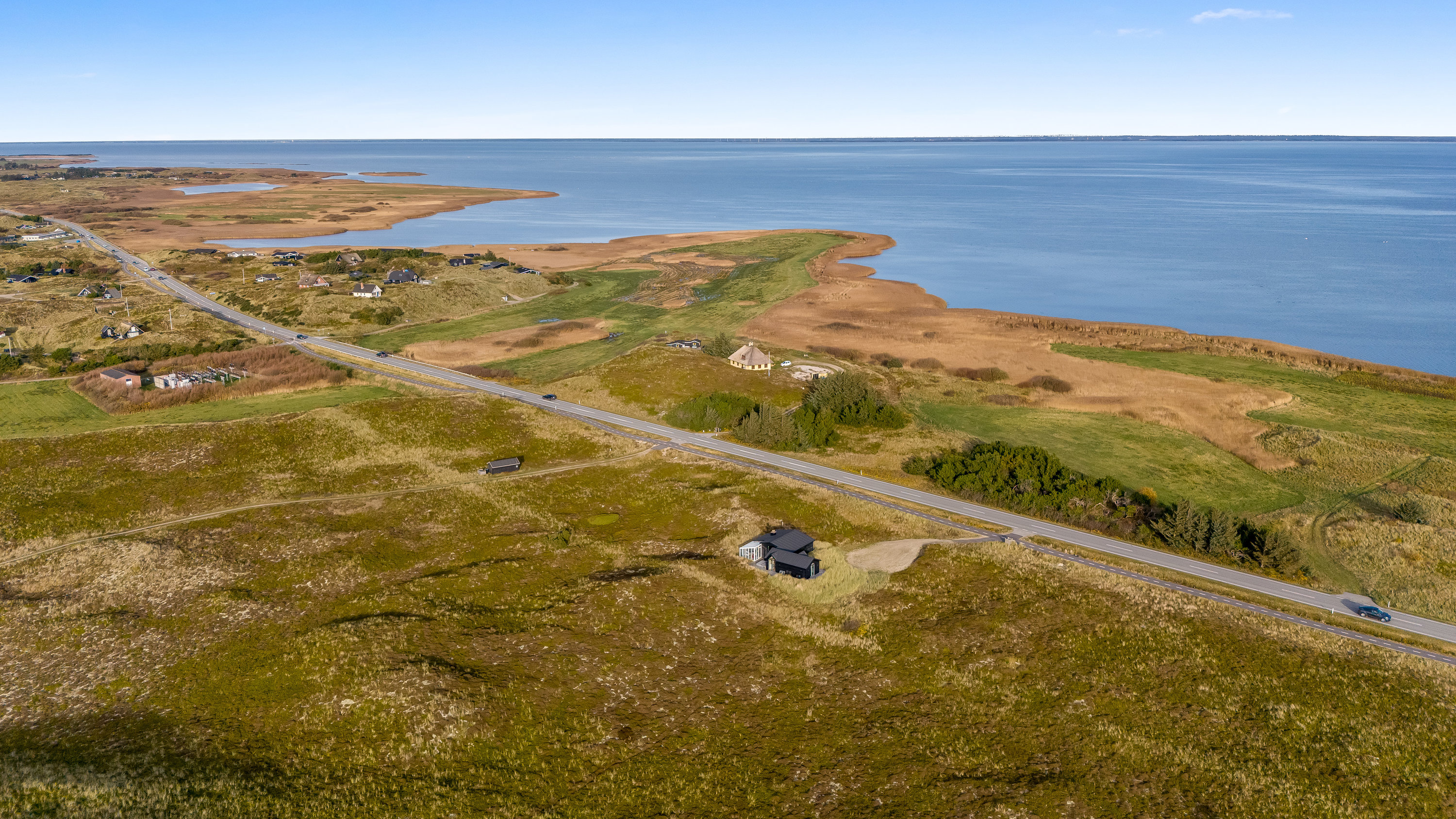 Fremhævet luftfoto billede i fuldskærmstilstand. Billede af Sønder Klitvej 198, Haurvig, 6960 Hvide Sande
