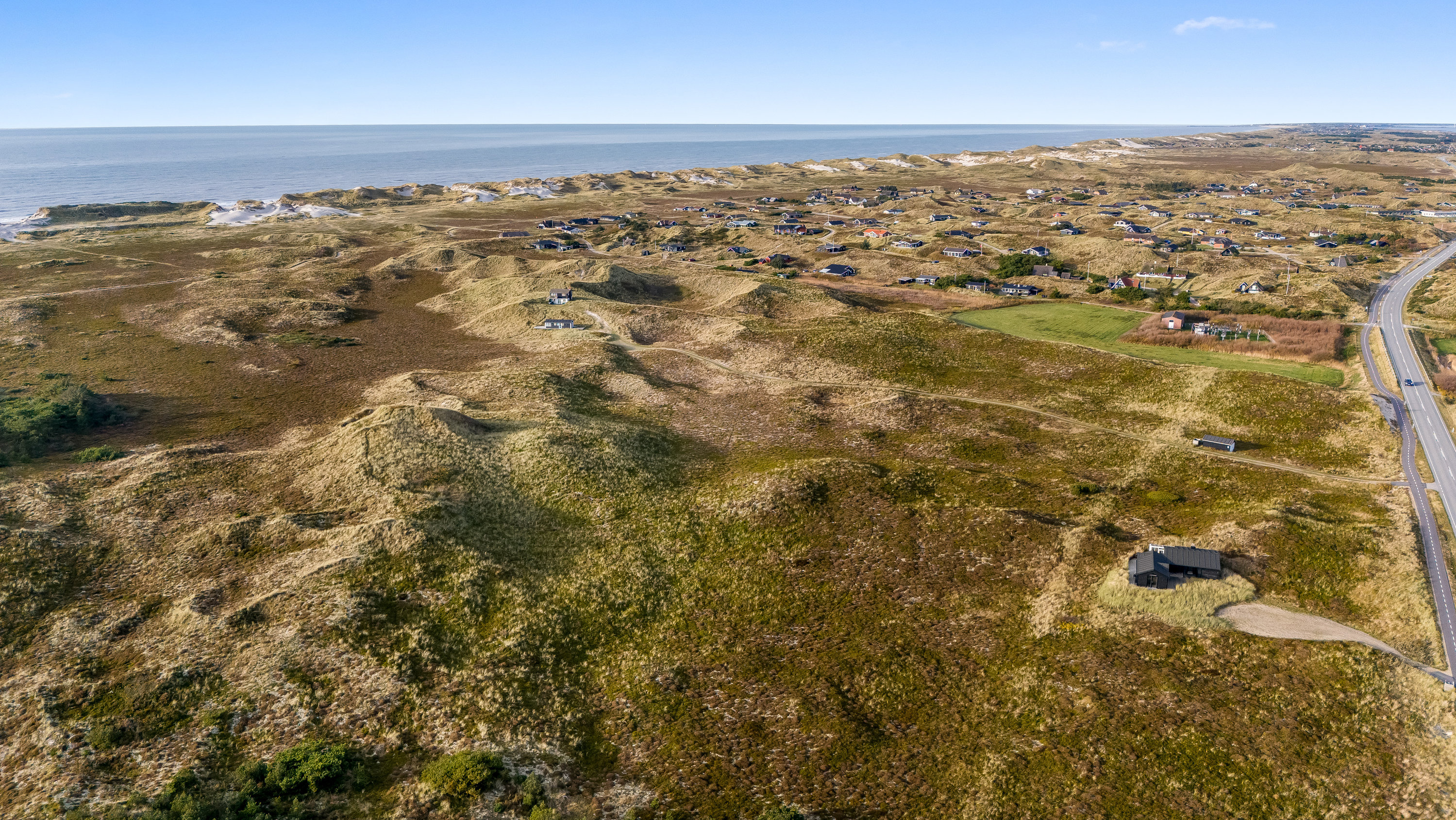 Fremhævet luftfoto billede i fuldskærmstilstand. Billede af Sønder Klitvej 198, Haurvig, 6960 Hvide Sande