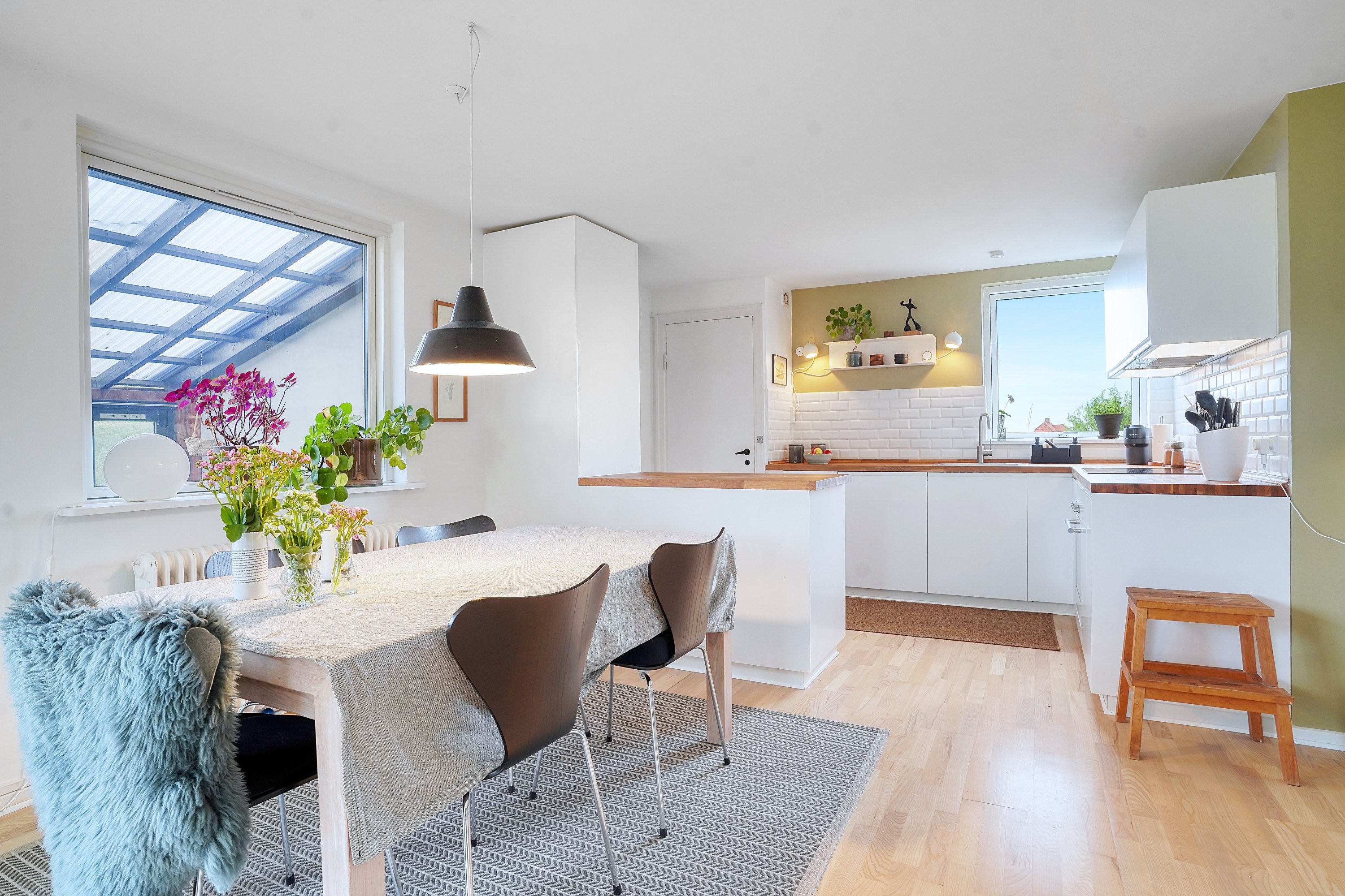 Fremhævet spisestue billede i fuldskærmstilstand. Billede af Teglværksvej 7, 3140 Ålsgårde