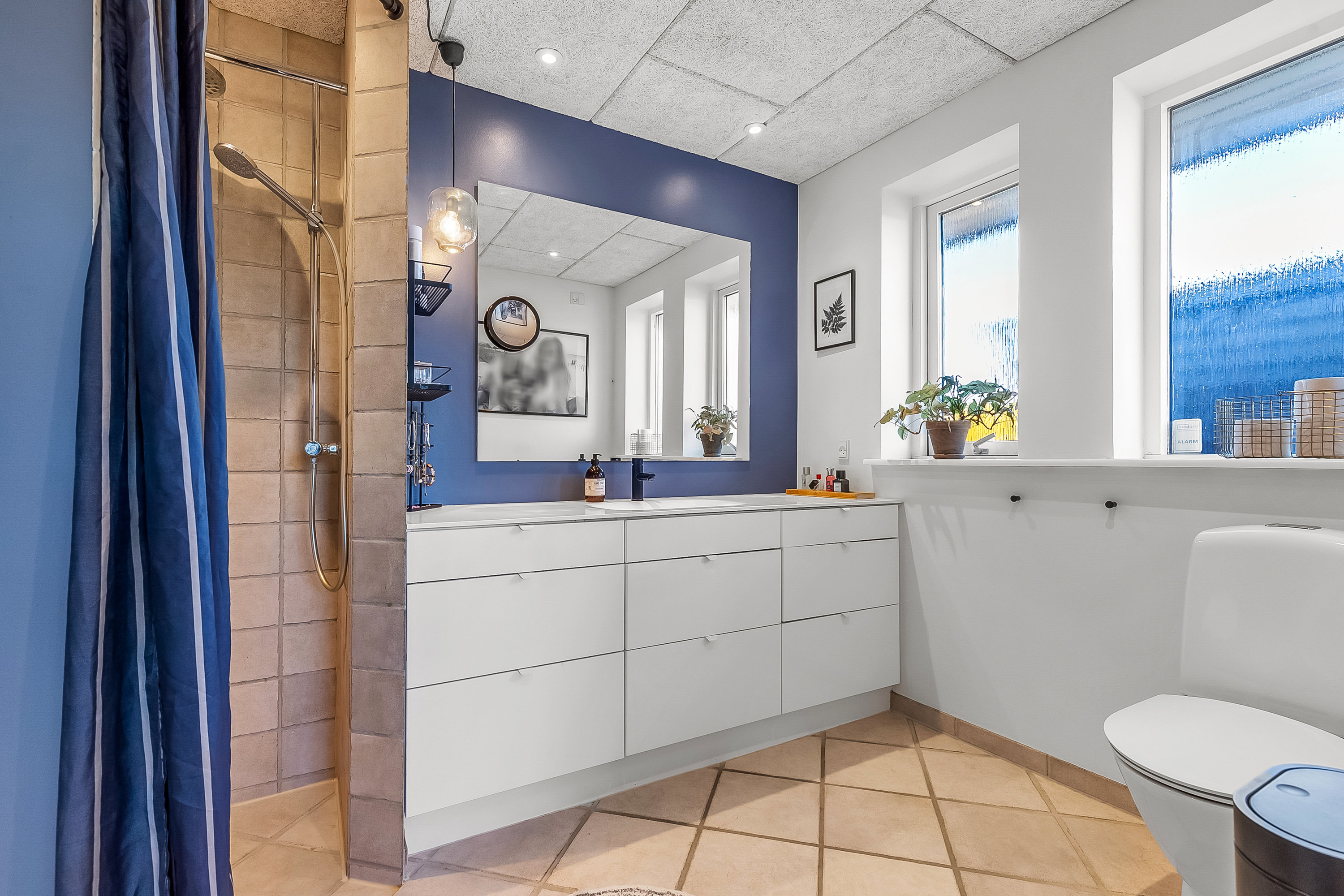 Fremhævet badeværelse billede i fuldskærmstilstand. Billede af Stagebjergparken 30, 6051 Almind