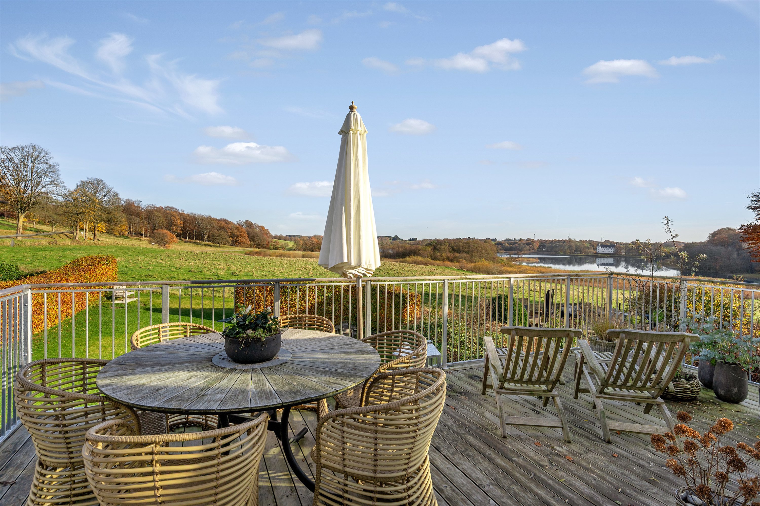 Fremhævet terrasse billede i fuldskærmstilstand. Billede af De Lichtenbergs Vej 22, Nørup, 7182 Bredsten