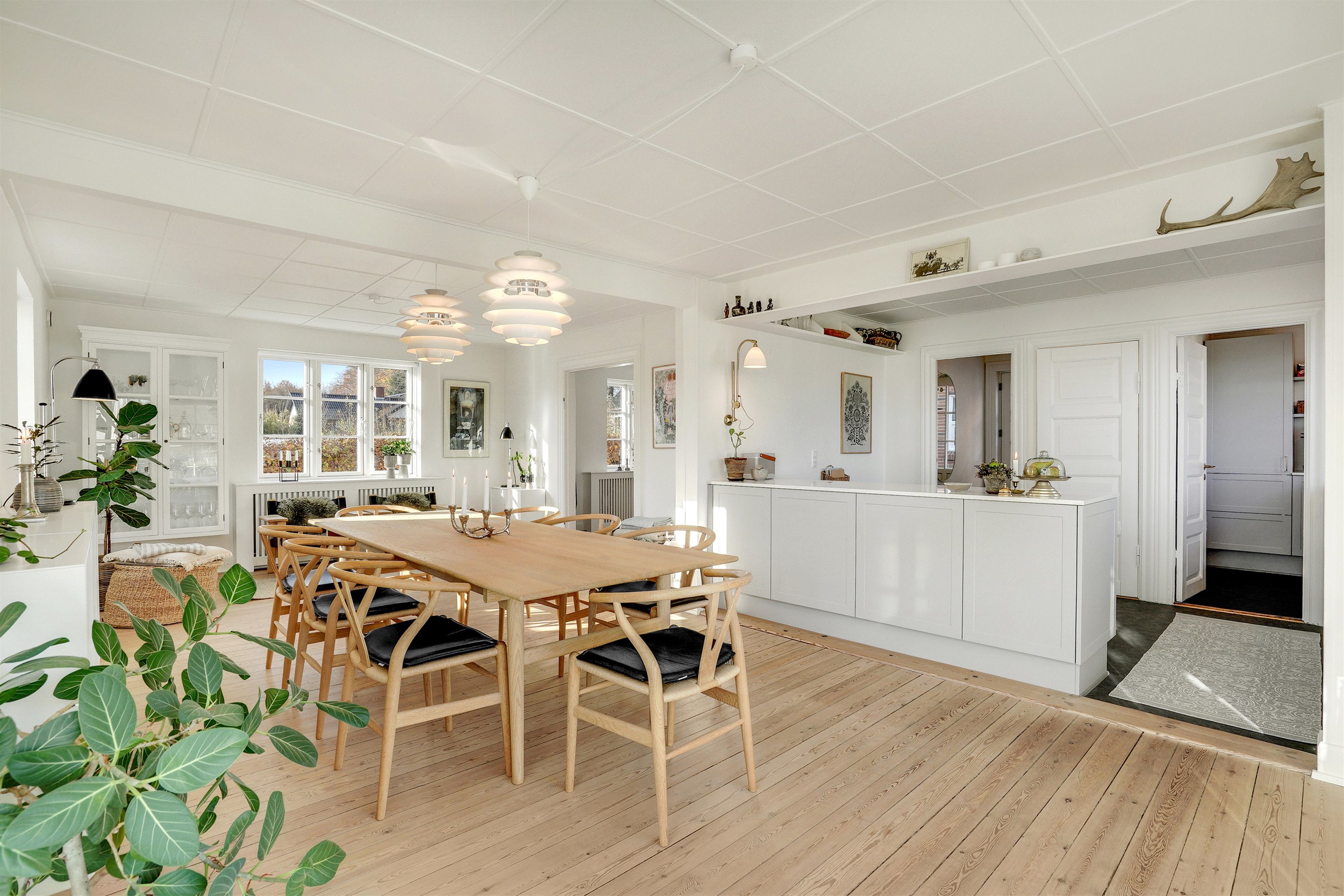 Fremhævet spisestue billede i fuldskærmstilstand. Billede af De Lichtenbergs Vej 22, Nørup, 7182 Bredsten