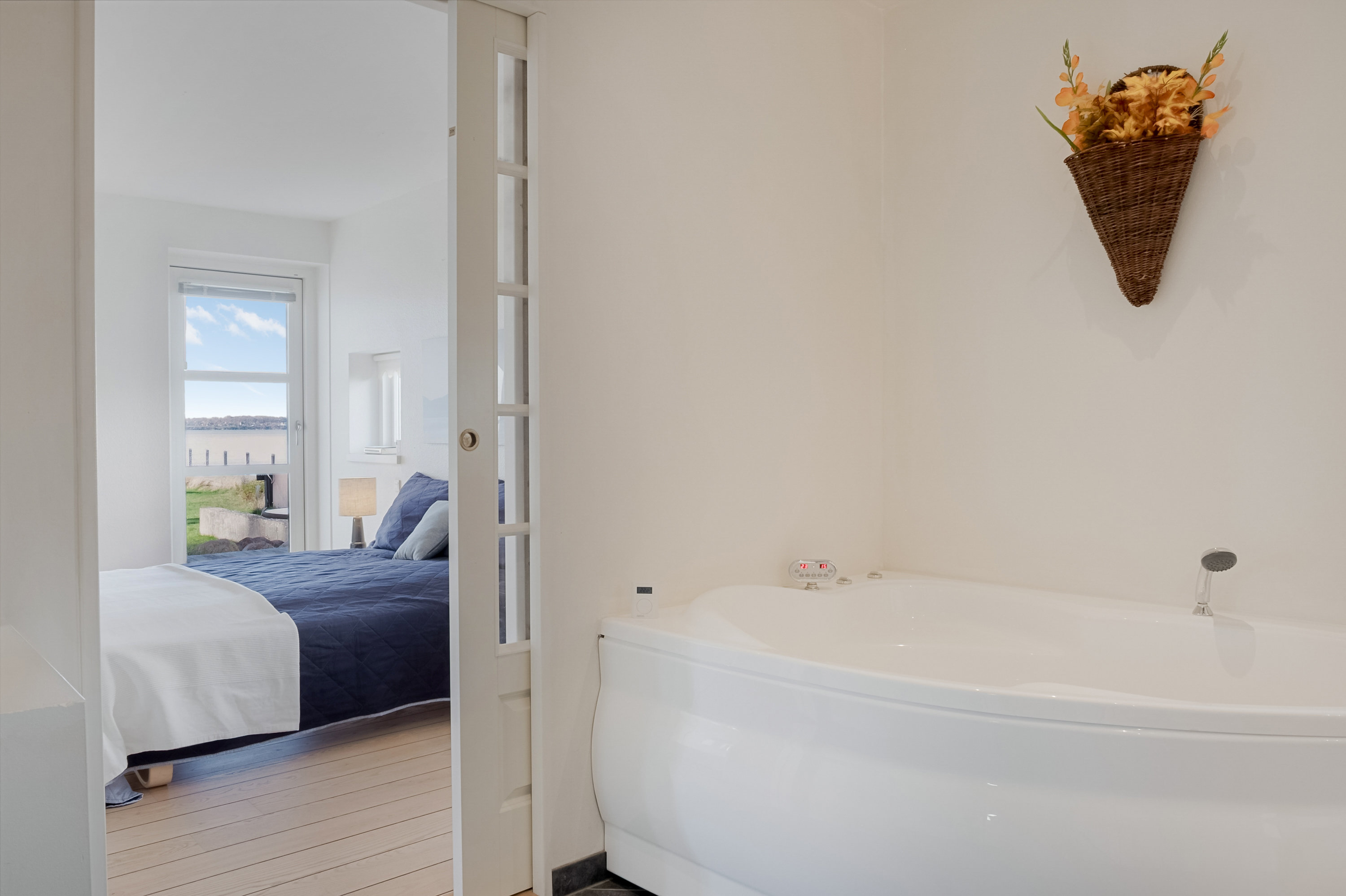 Fremhævet badeværelse billede i fuldskærmstilstand. Billede af Rudbæksbanke 31C, Strib, 5500 Middelfart