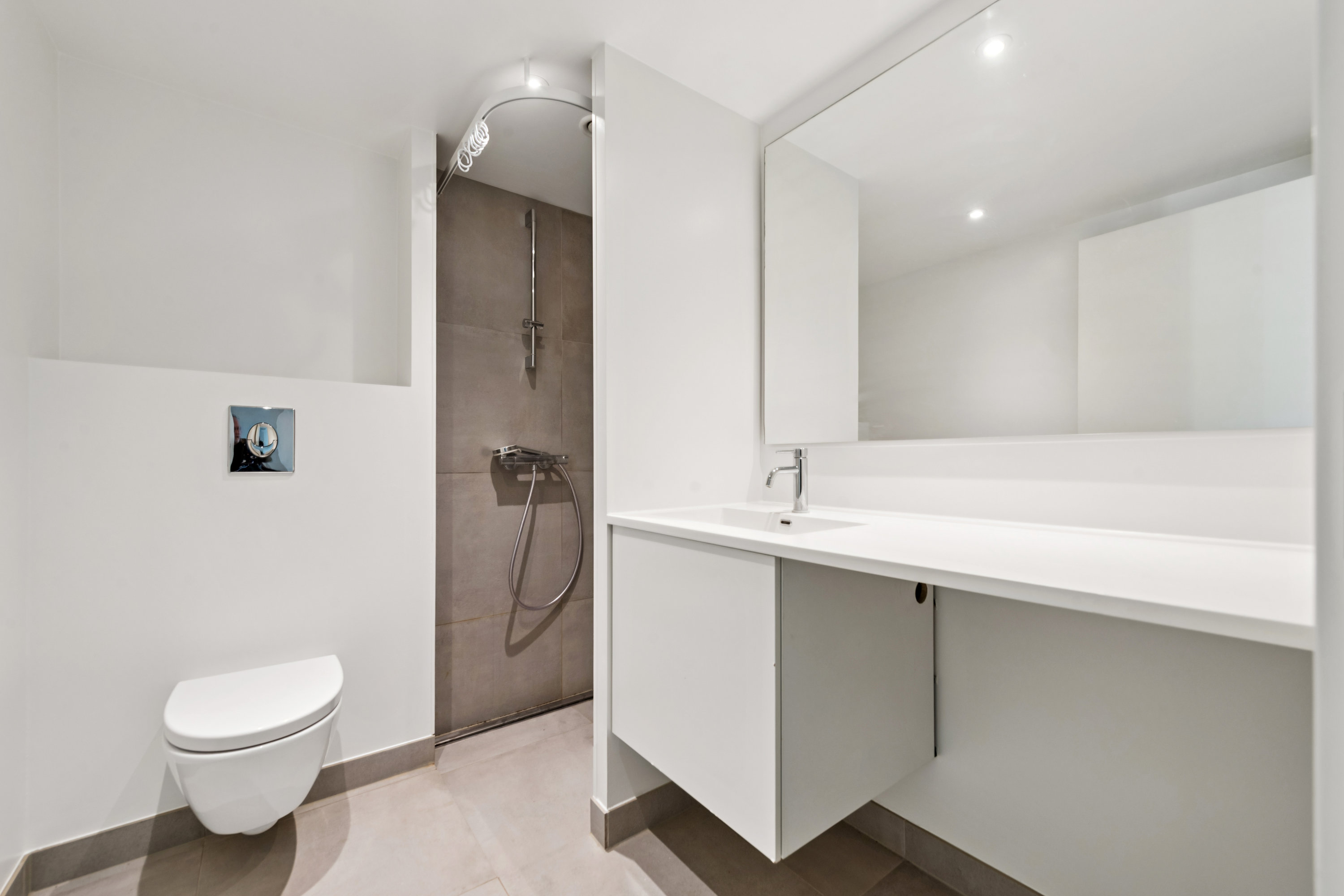 Fremhævet badeværelse billede i fuldskærmstilstand. Billede af Tommerupgade 43, 2. tv., Høje Taastrup, 2630 Taastrup