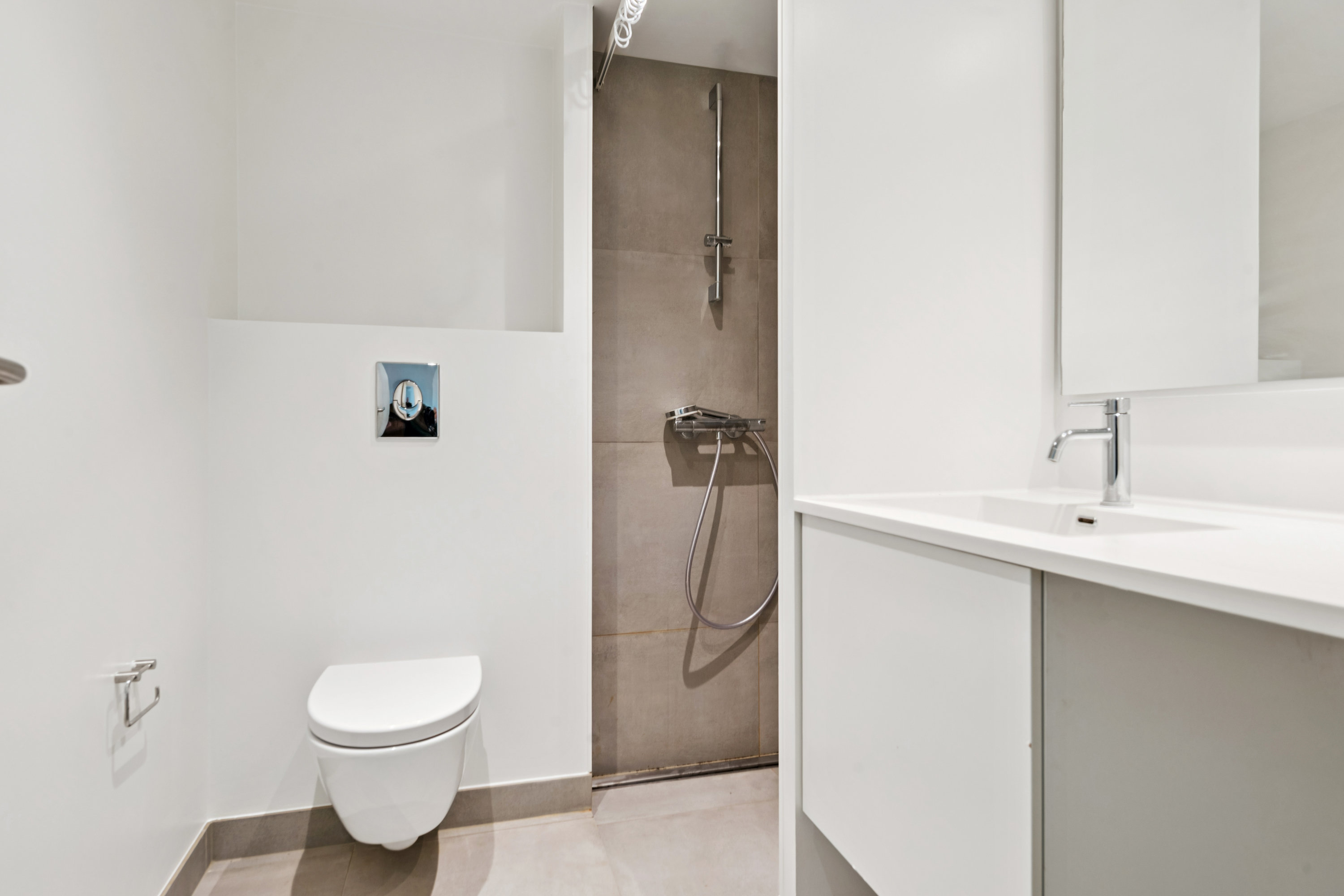 Fremhævet badeværelse billede i fuldskærmstilstand. Billede af Tommerupgade 43, 2. tv., Høje Taastrup, 2630 Taastrup