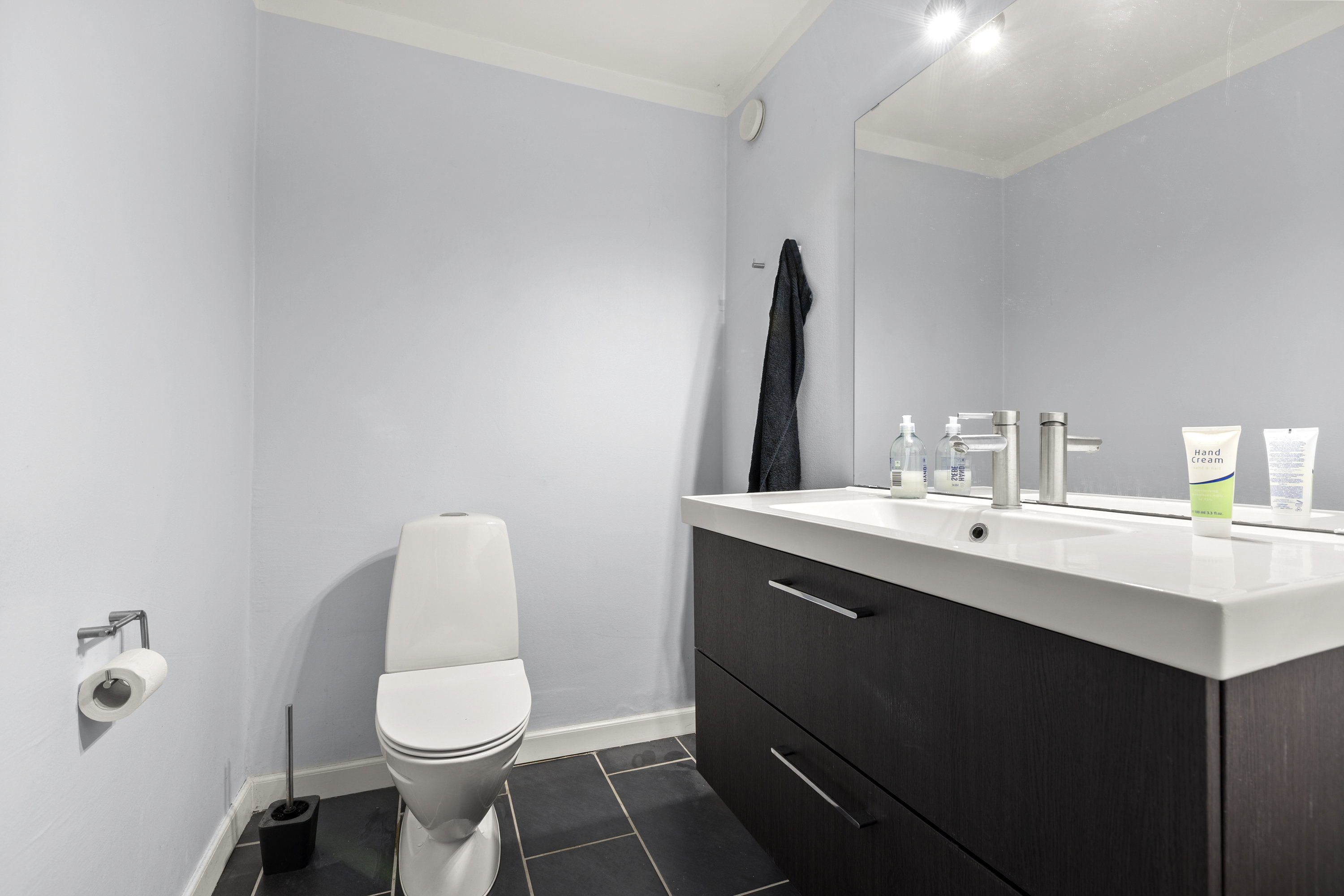 Fremhævet toilet billede i fuldskærmstilstand. Billede af Vemmeløsevej 2, Gimlinge, 4200 Slagelse