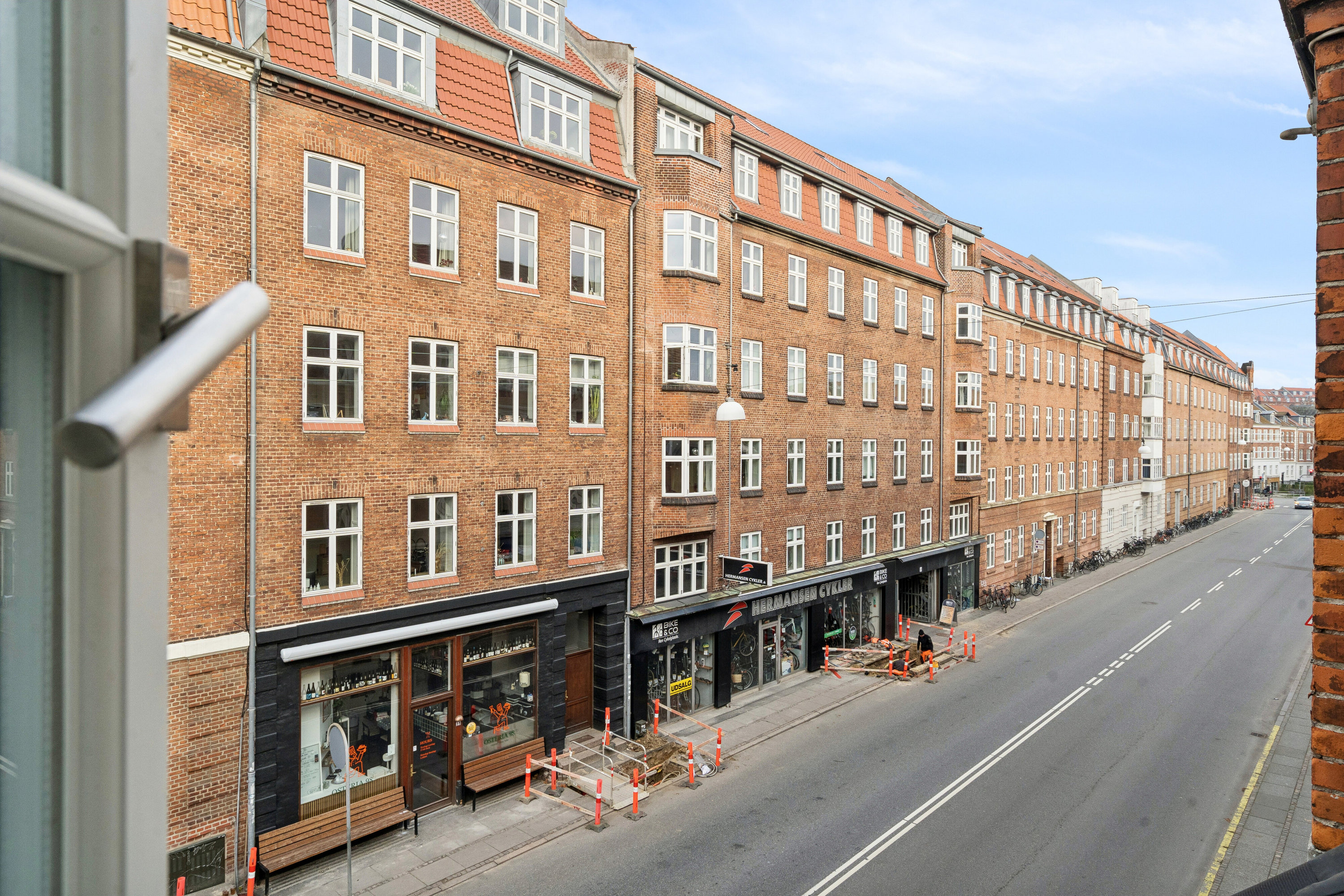 Fremhævet set fra vejen billede i fuldskærmstilstand. Billede af Nørre Allé 89, 2. tv., 8000 Aarhus C