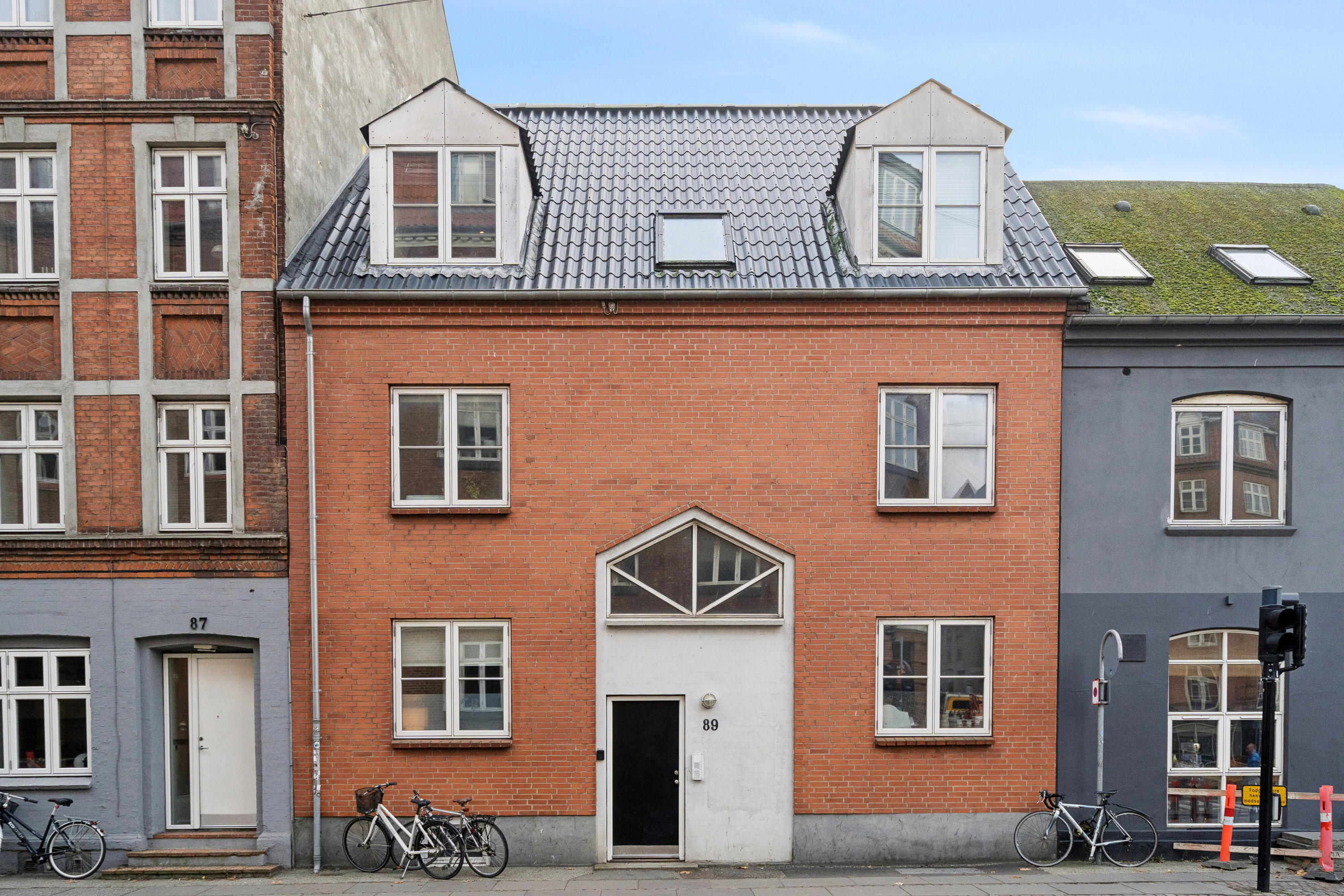 Fremhævet set fra vejen billede i fuldskærmstilstand. Billede af Nørre Allé 89, 2. tv., 8000 Aarhus C
