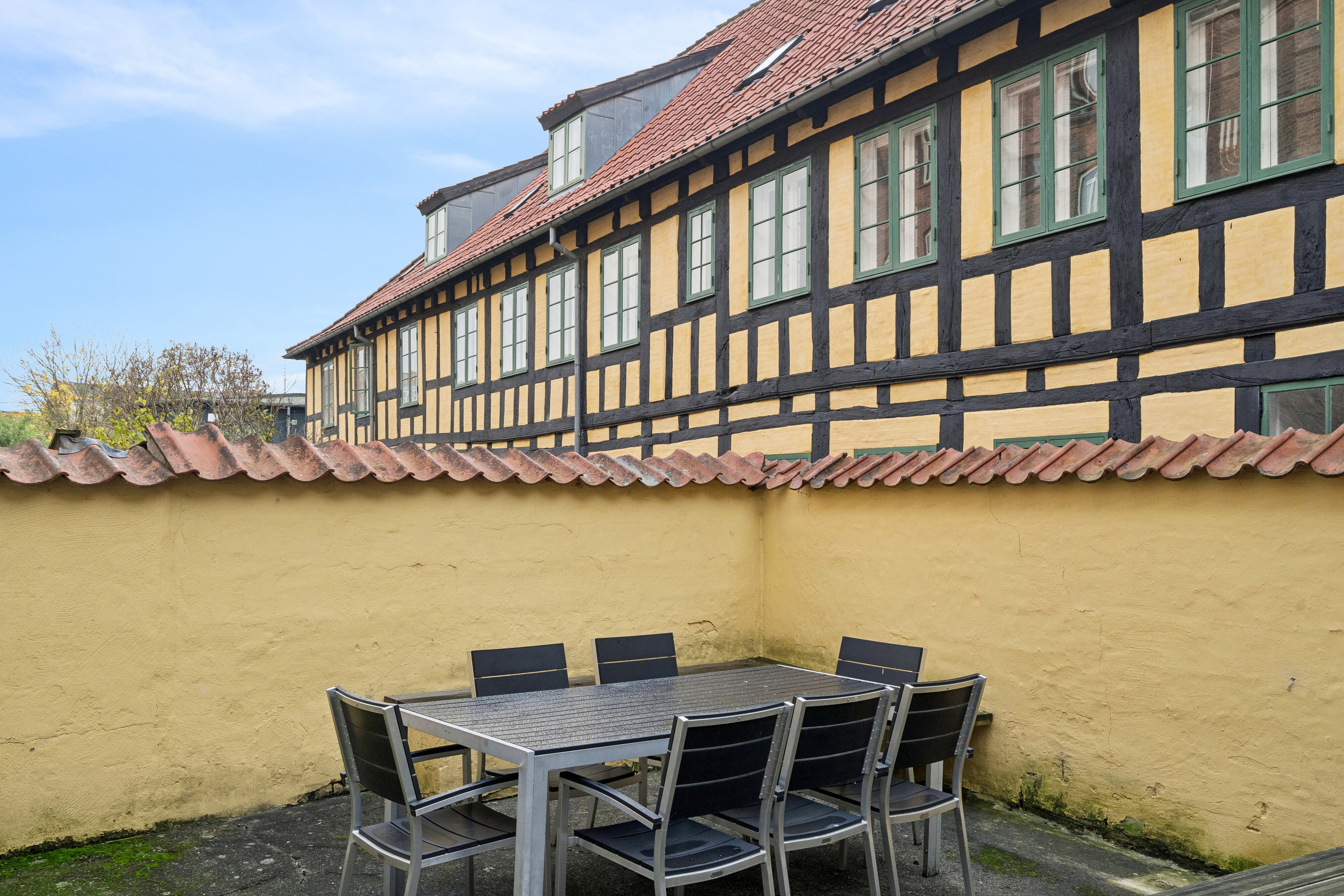 Fremhævet udendørs billede i fuldskærmstilstand. Billede af Nørre Allé 89, 2. tv., 8000 Aarhus C