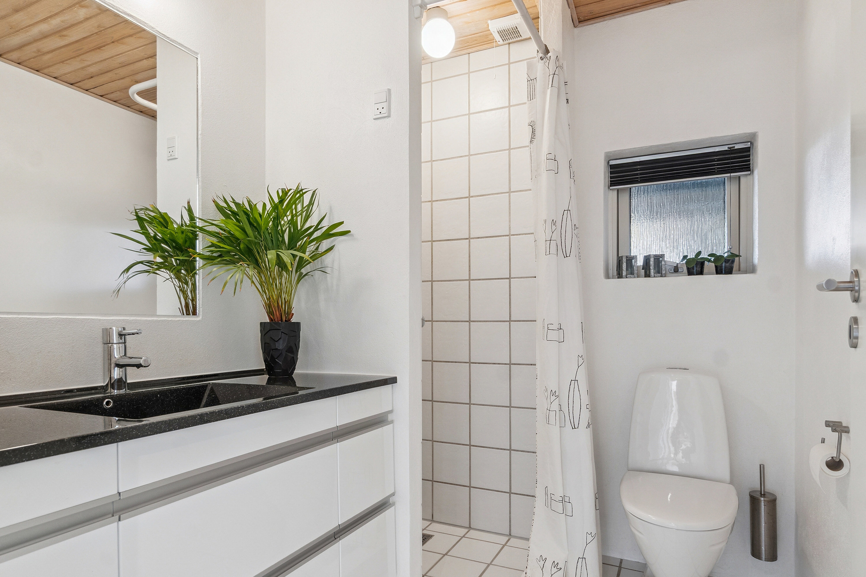 Fremhævet badeværelse billede i fuldskærmstilstand. Billede af Årupparken 25, 8722 Hedensted