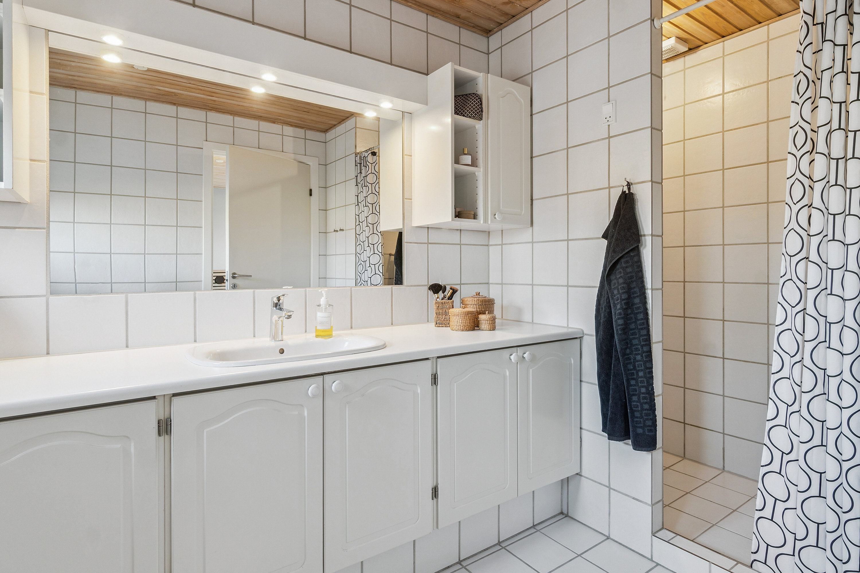 Fremhævet badeværelse billede i fuldskærmstilstand. Billede af Årupparken 25, 8722 Hedensted