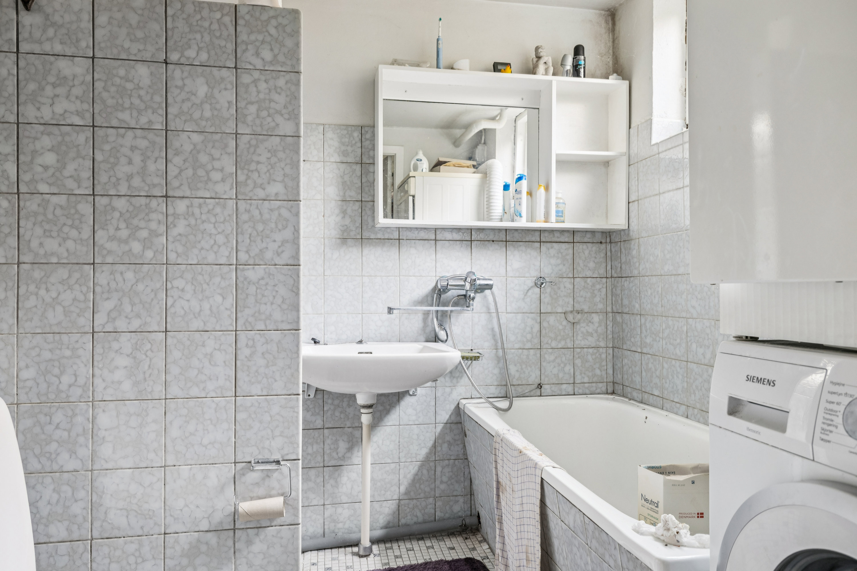 Fremhævet badeværelse billede i fuldskærmstilstand. Billede af Granvej 14, 5250 Odense SV