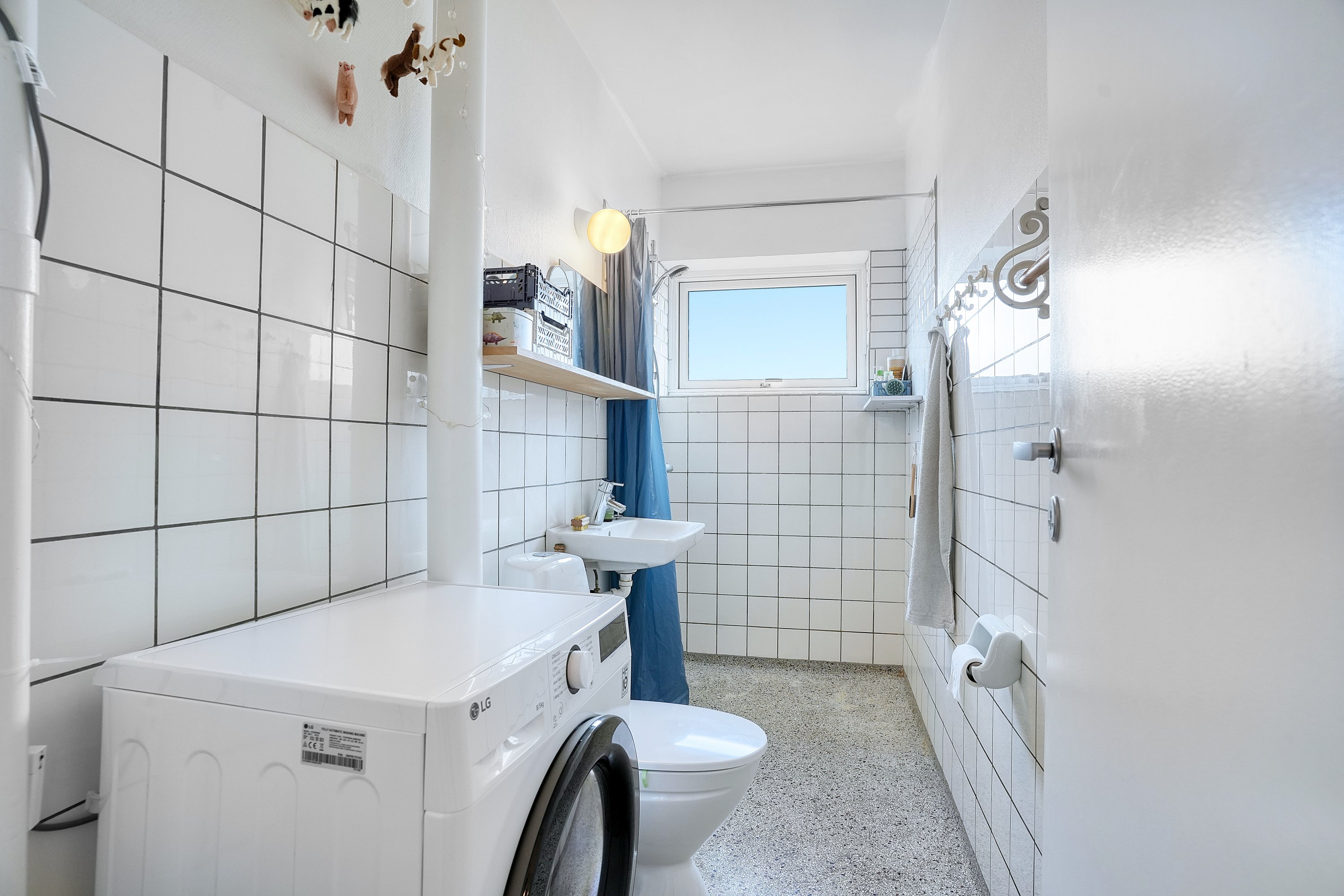 Fremhævet badeværelse billede i fuldskærmstilstand. Billede af Lyshøjgårdsvej 95, 4. th., 2500 Valby