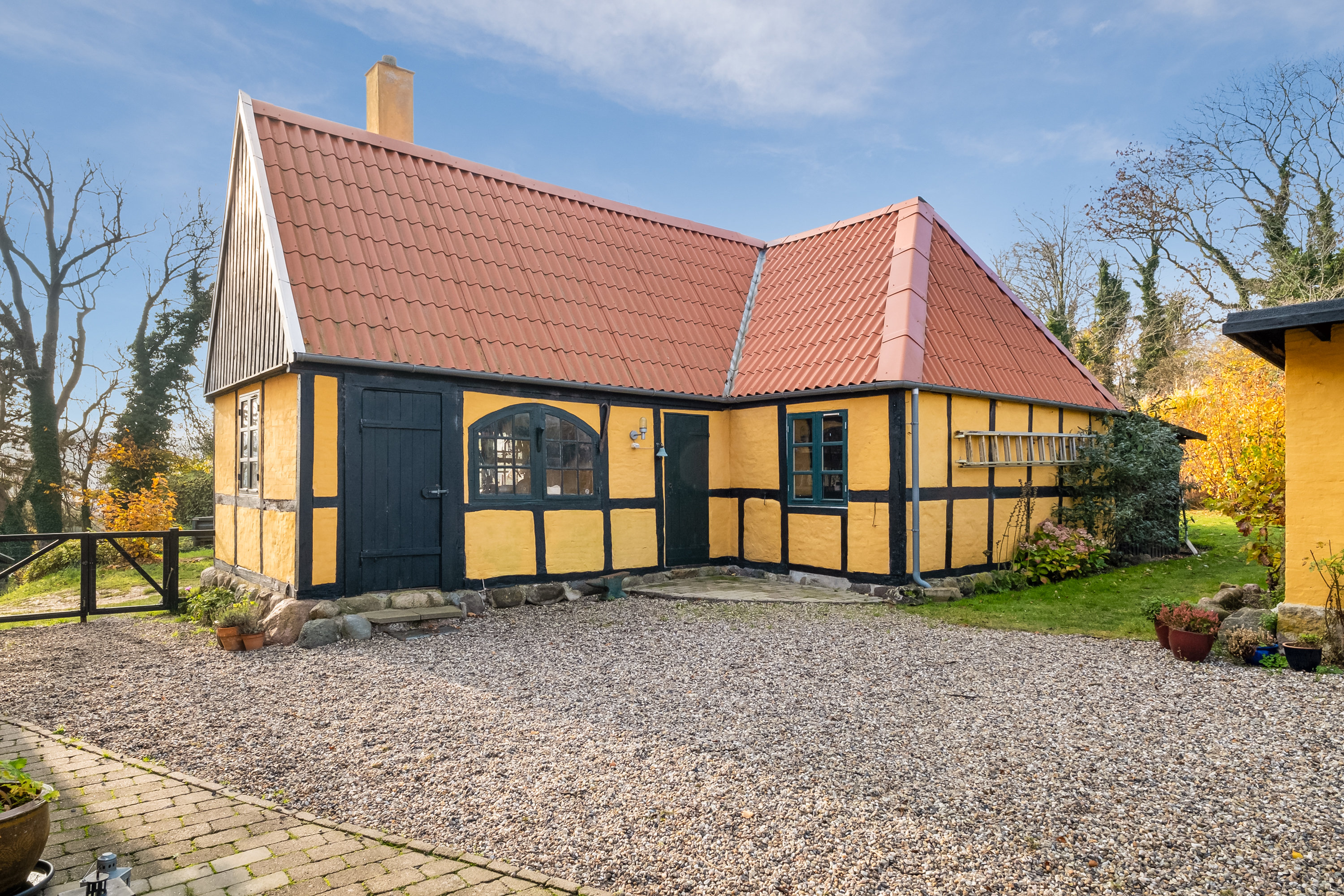 Fremhævet facade billede i fuldskærmstilstand. Billede af Dyrehavevej 94, 5800 Nyborg