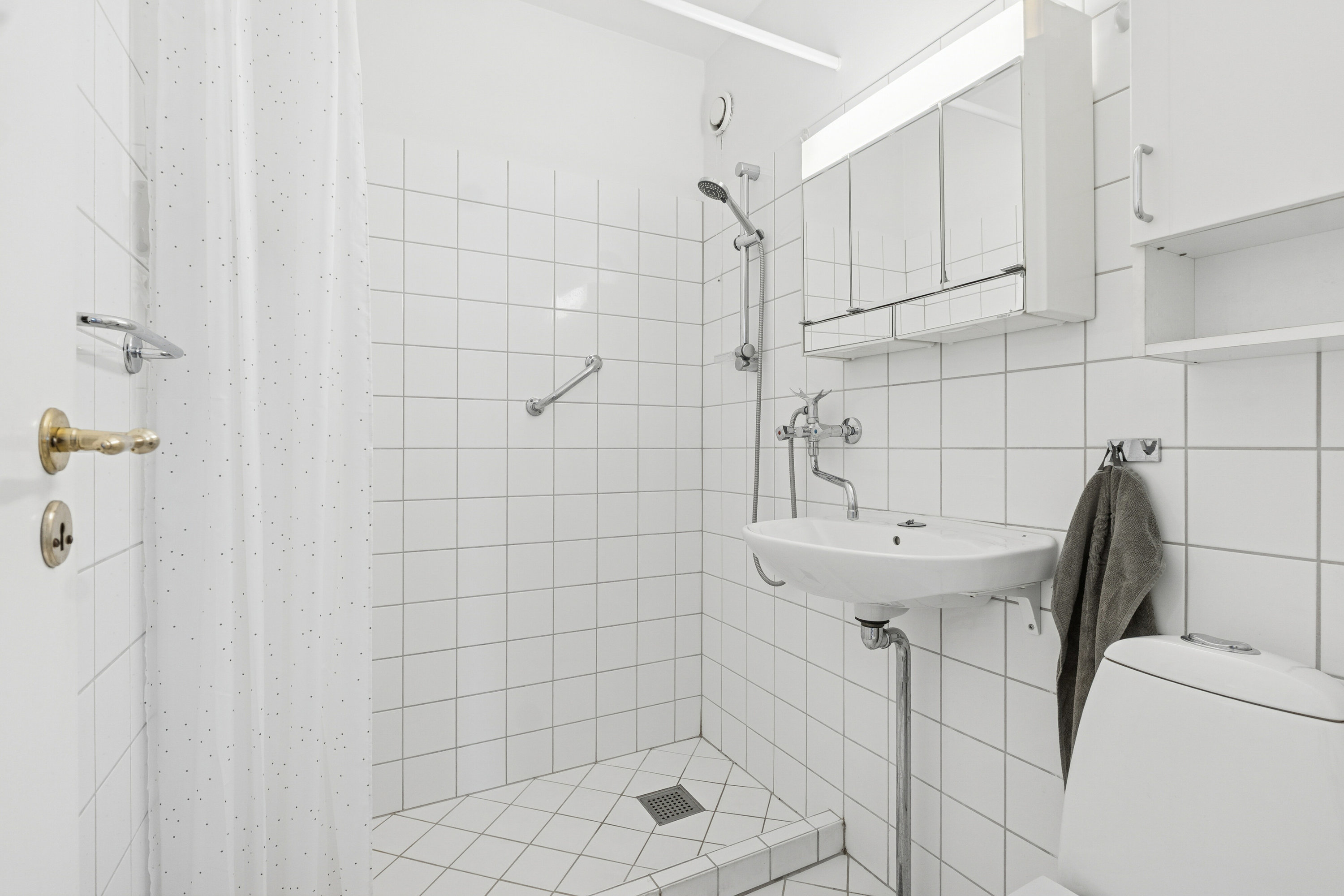 Fremhævet badeværelse billede i fuldskærmstilstand. Billede af Hørsholm Park 7, 1. tv., 2970 Hørsholm