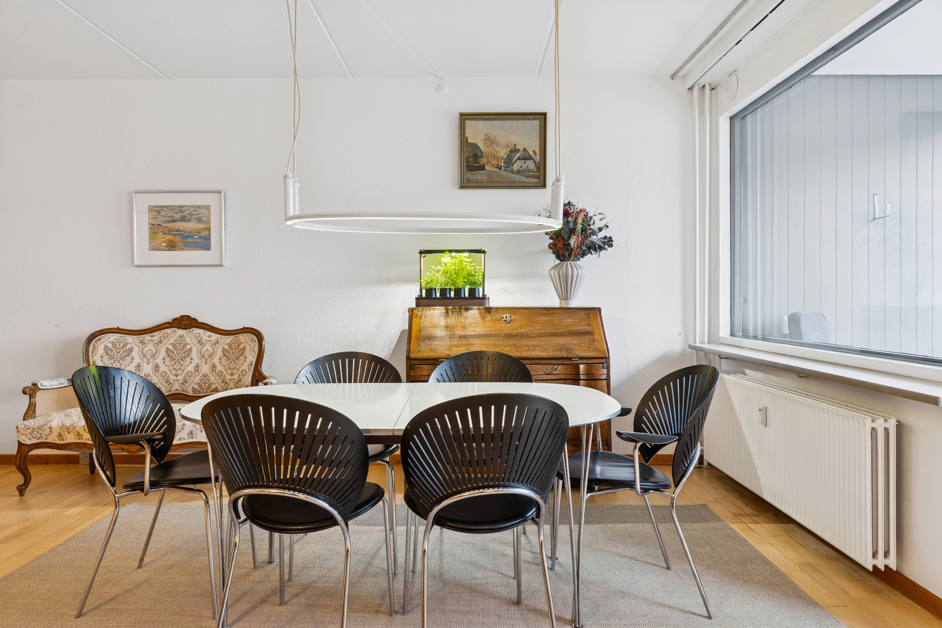 Fremhævet spisestue billede i fuldskærmstilstand. Billede af Hørsholm Park 7, 1. tv., 2970 Hørsholm
