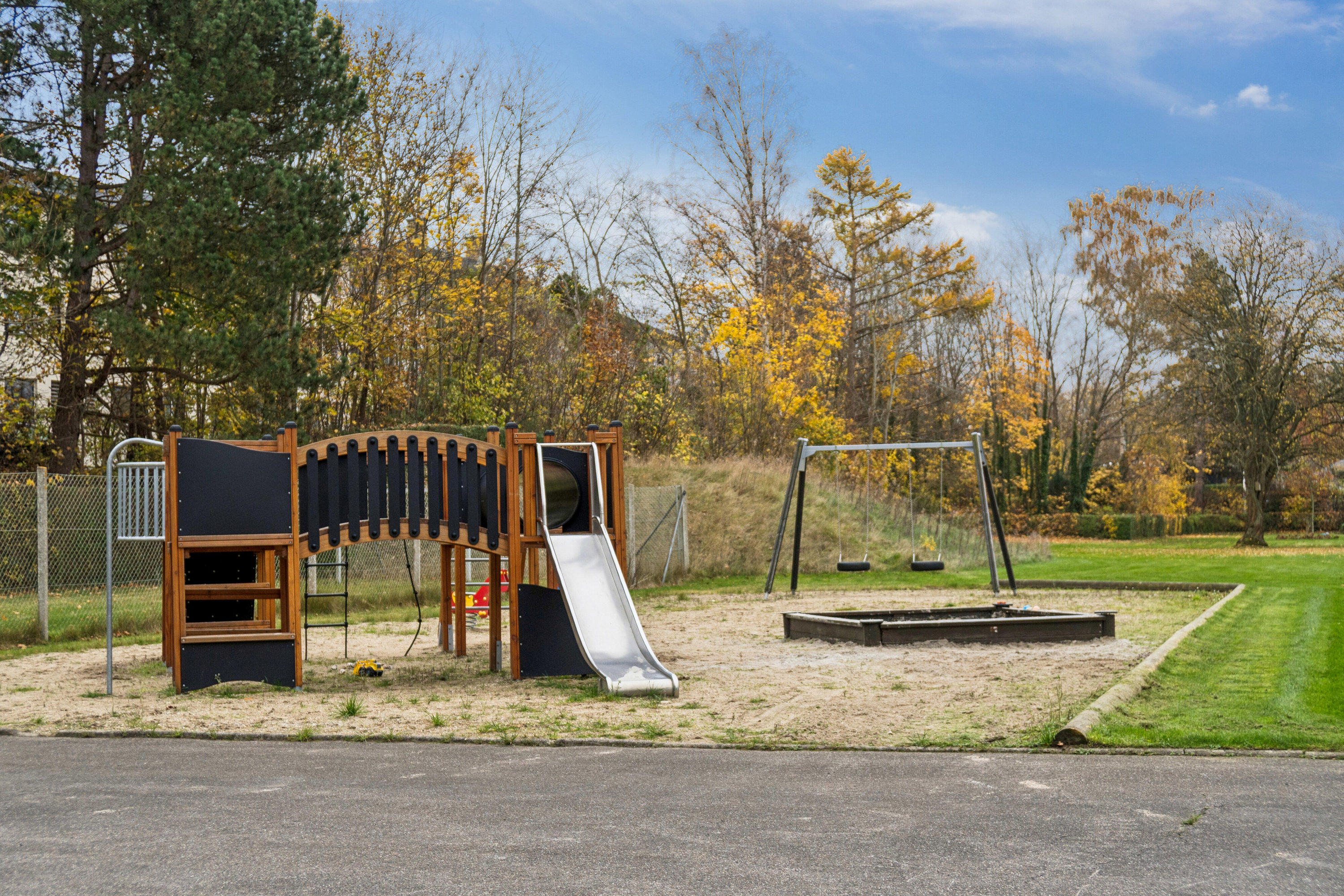 Fremhævet udendørs billede i fuldskærmstilstand. Billede af Hørsholm Park 7, 1. tv., 2970 Hørsholm