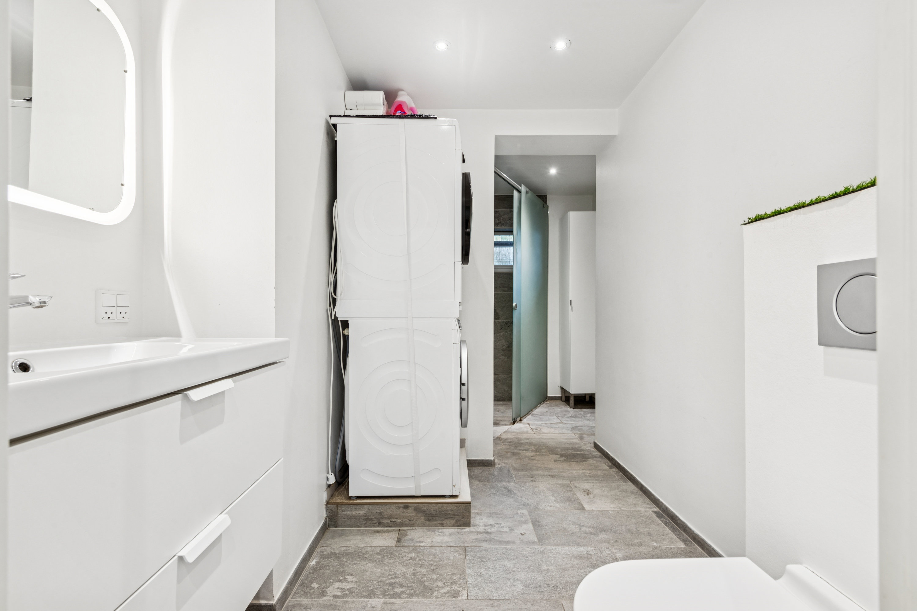 Fremhævet gang billede i fuldskærmstilstand. Billede af Grønneled 13, 2620 Albertslund