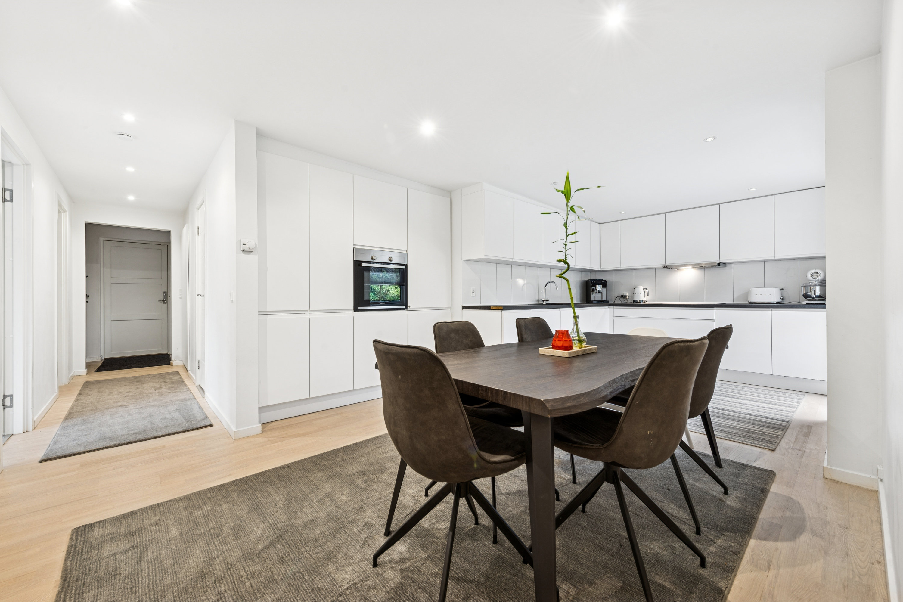 Fremhævet spisestue billede i fuldskærmstilstand. Billede af Grønneled 13, 2620 Albertslund