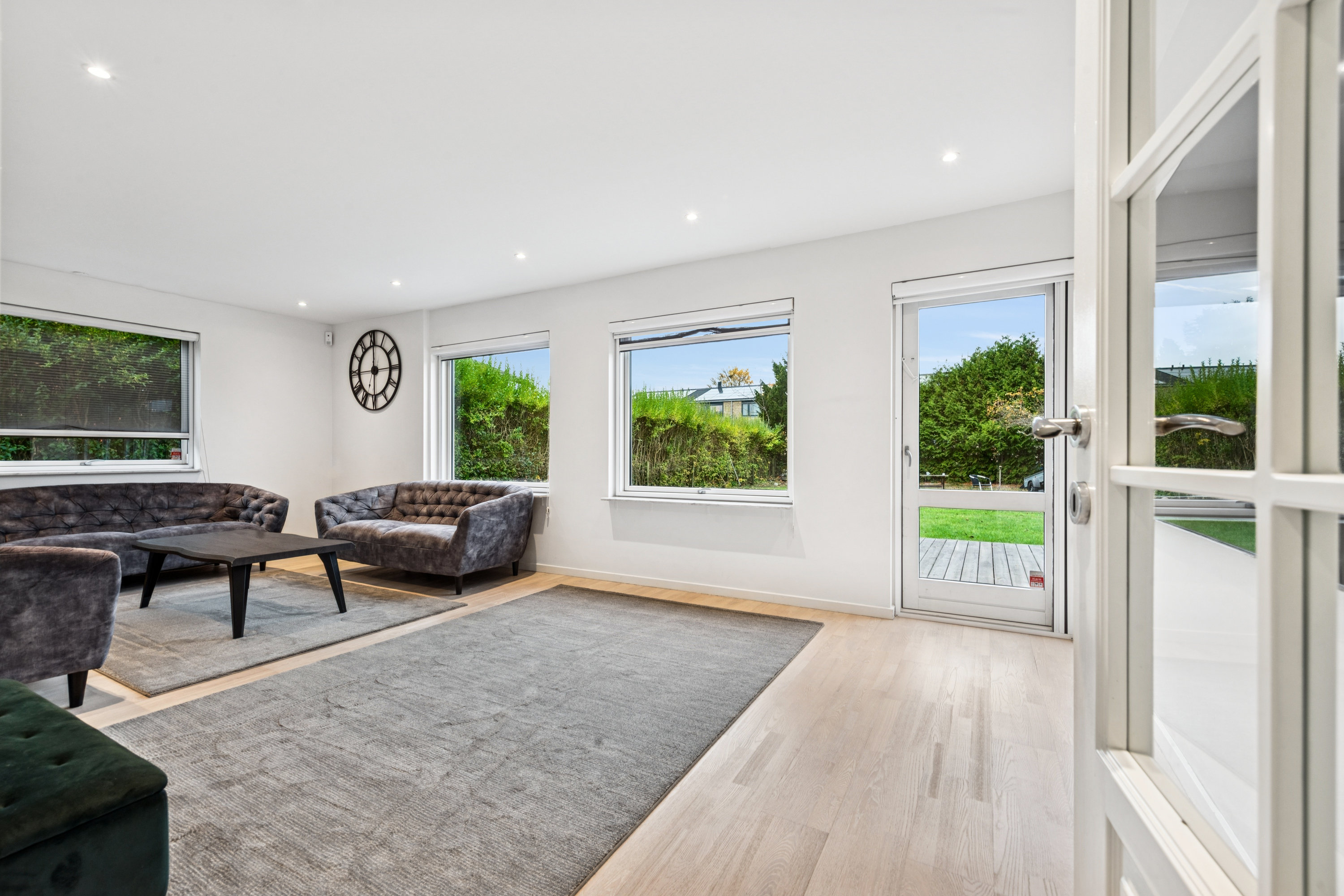 Fremhævet stue billede i fuldskærmstilstand. Billede af Grønneled 13, 2620 Albertslund