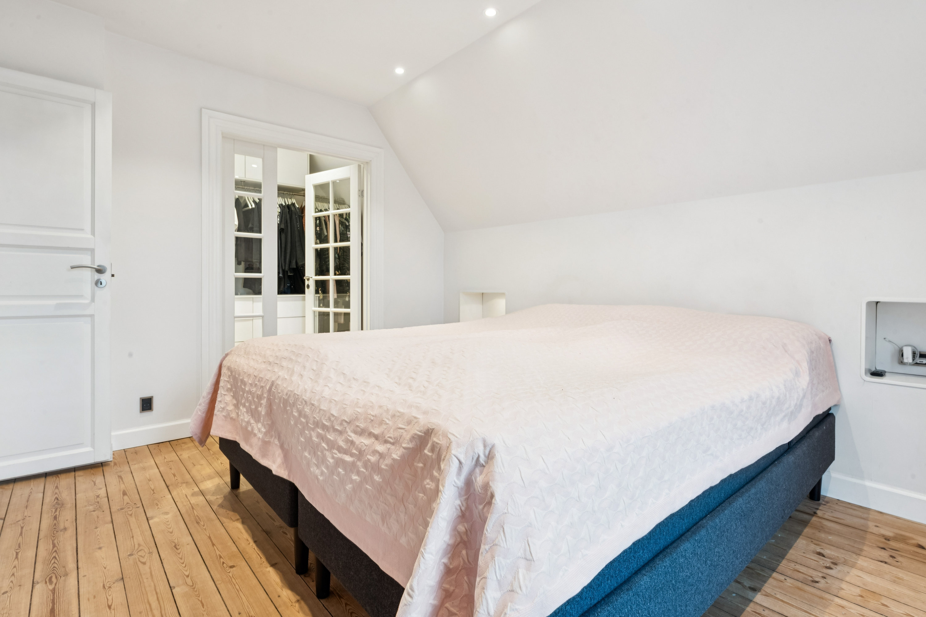 Fremhævet værelse billede i fuldskærmstilstand. Billede af Valdemars Alle 17, 2860 Søborg