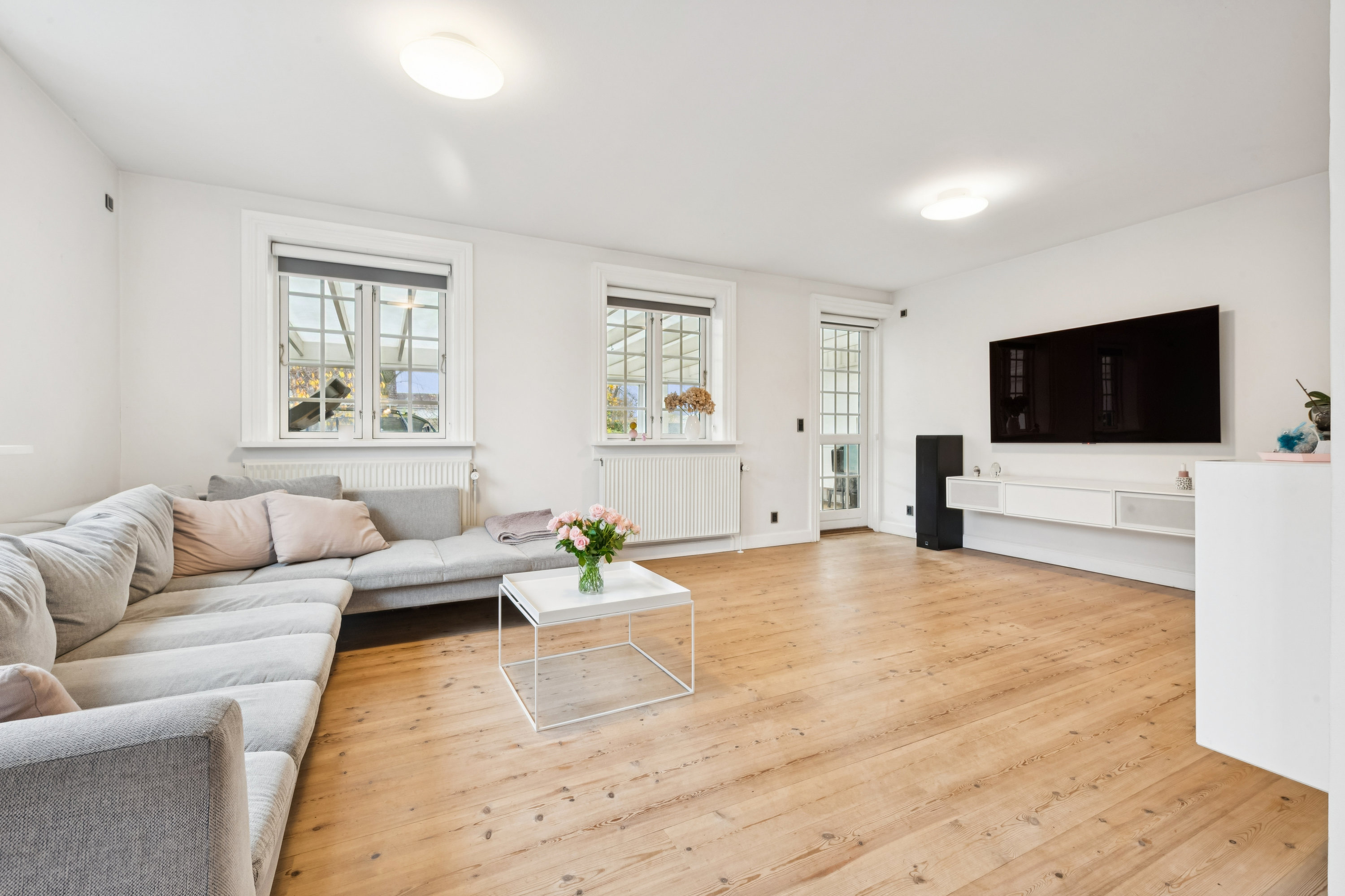 Fremhævet stue billede i fuldskærmstilstand. Billede af Valdemars Alle 17, 2860 Søborg