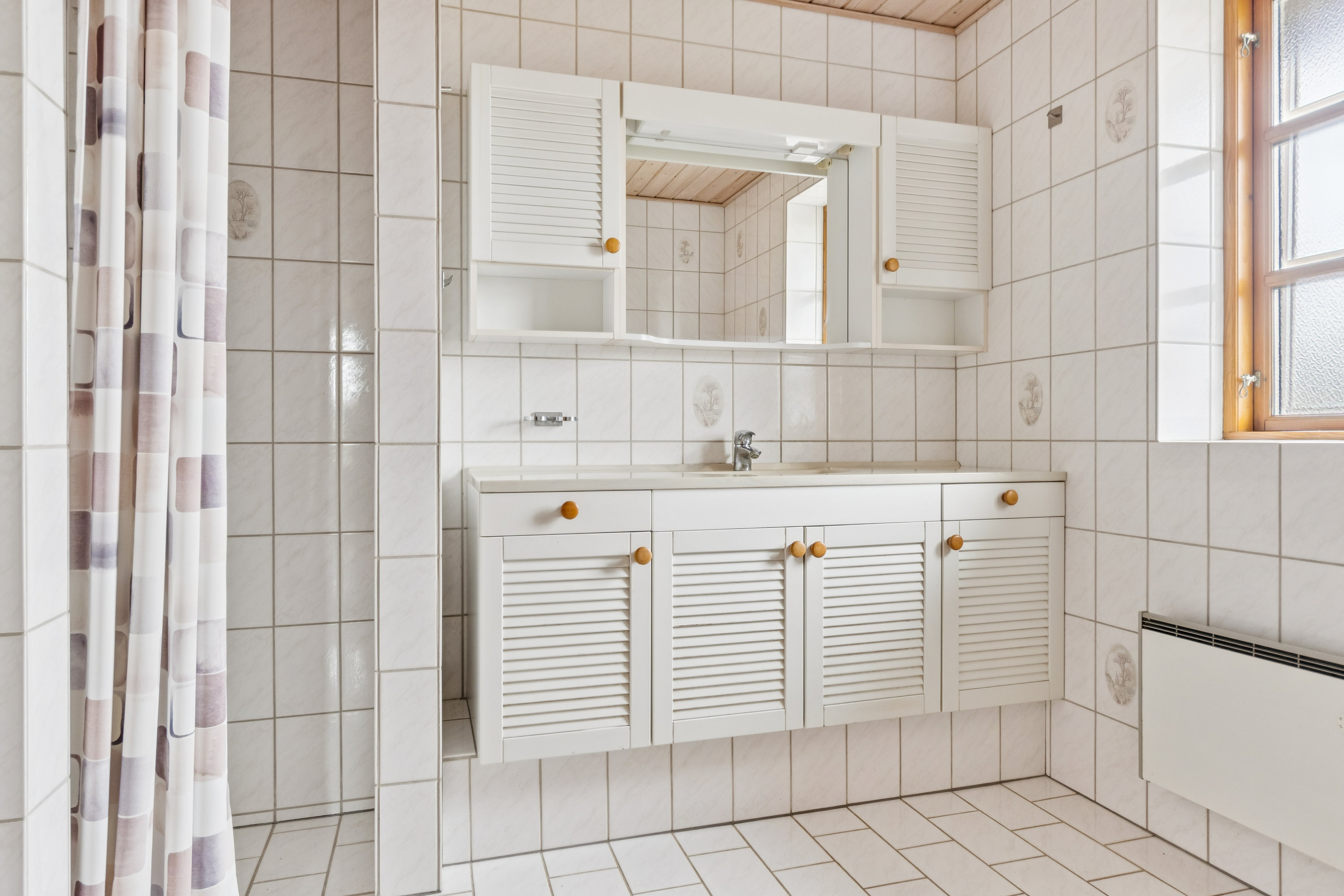 Fremhævet badeværelse billede i fuldskærmstilstand. Billede af Østervænget 30, Ommel, 5960 Marstal