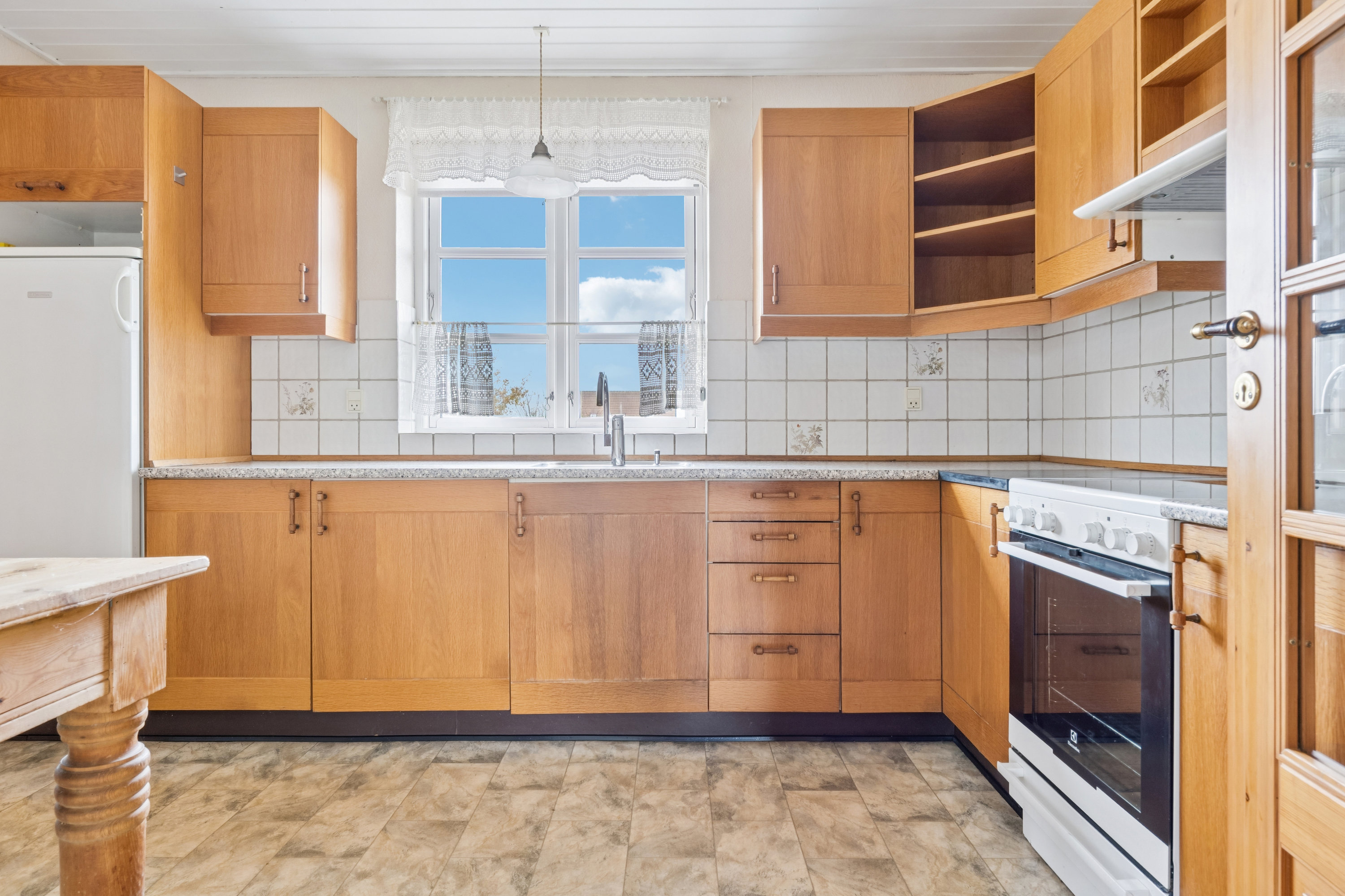 Fremhævet køkken billede i fuldskærmstilstand. Billede af Østervænget 30, Ommel, 5960 Marstal