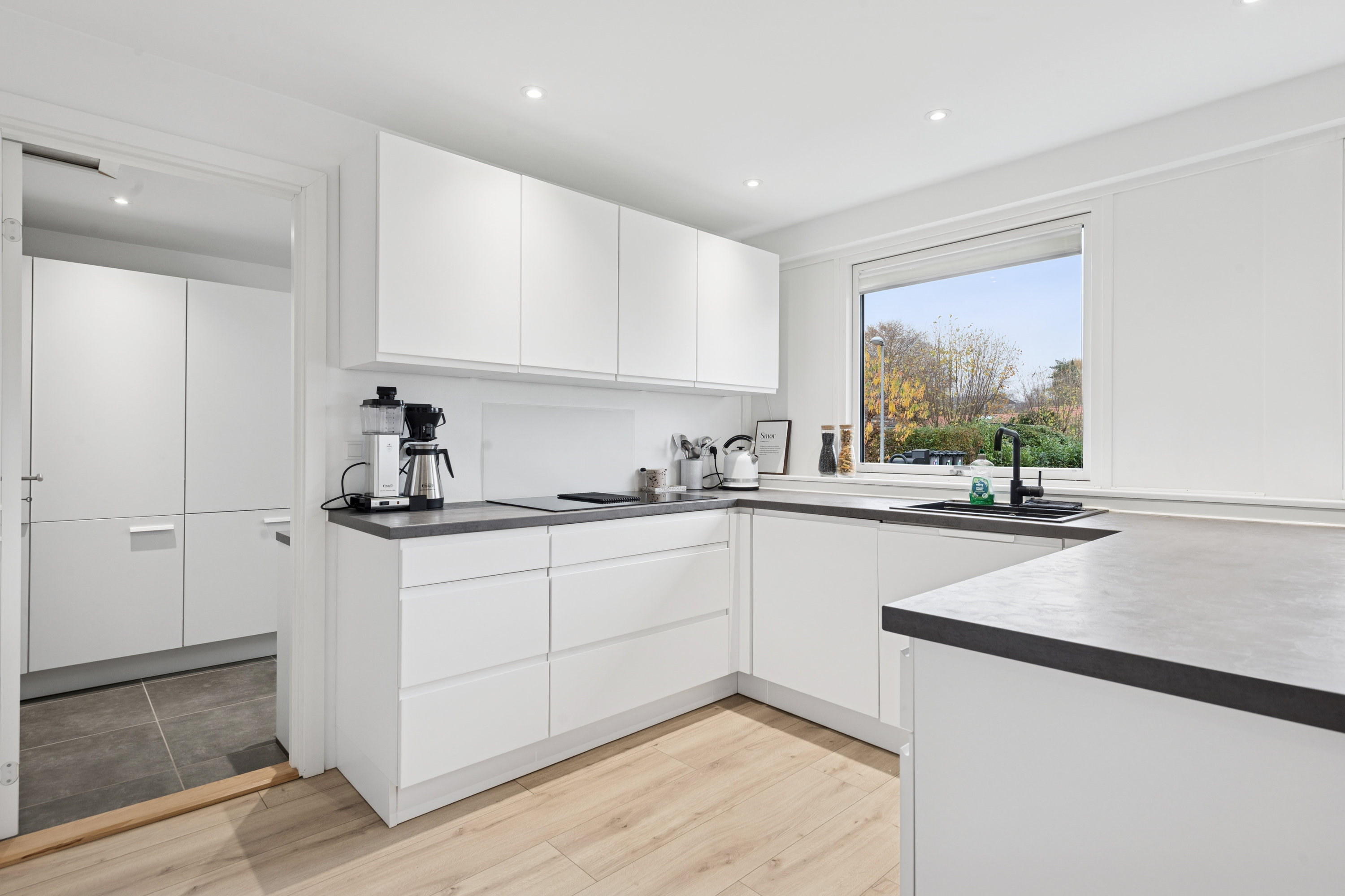 Fremhævet køkken billede i fuldskærmstilstand. Billede af Randager 26, 2620 Albertslund