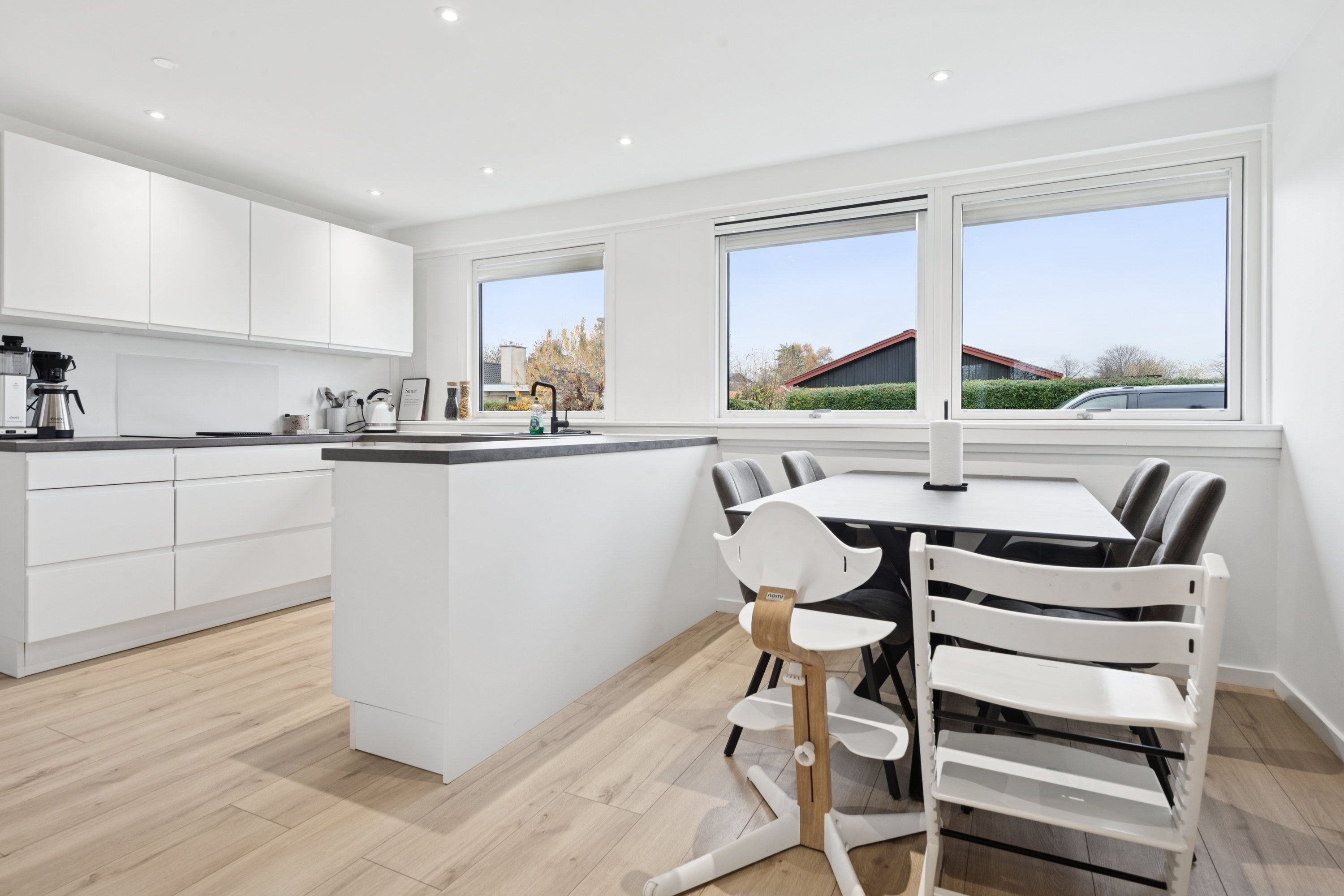 Fremhævet køkken billede i fuldskærmstilstand. Billede af Randager 26, 2620 Albertslund