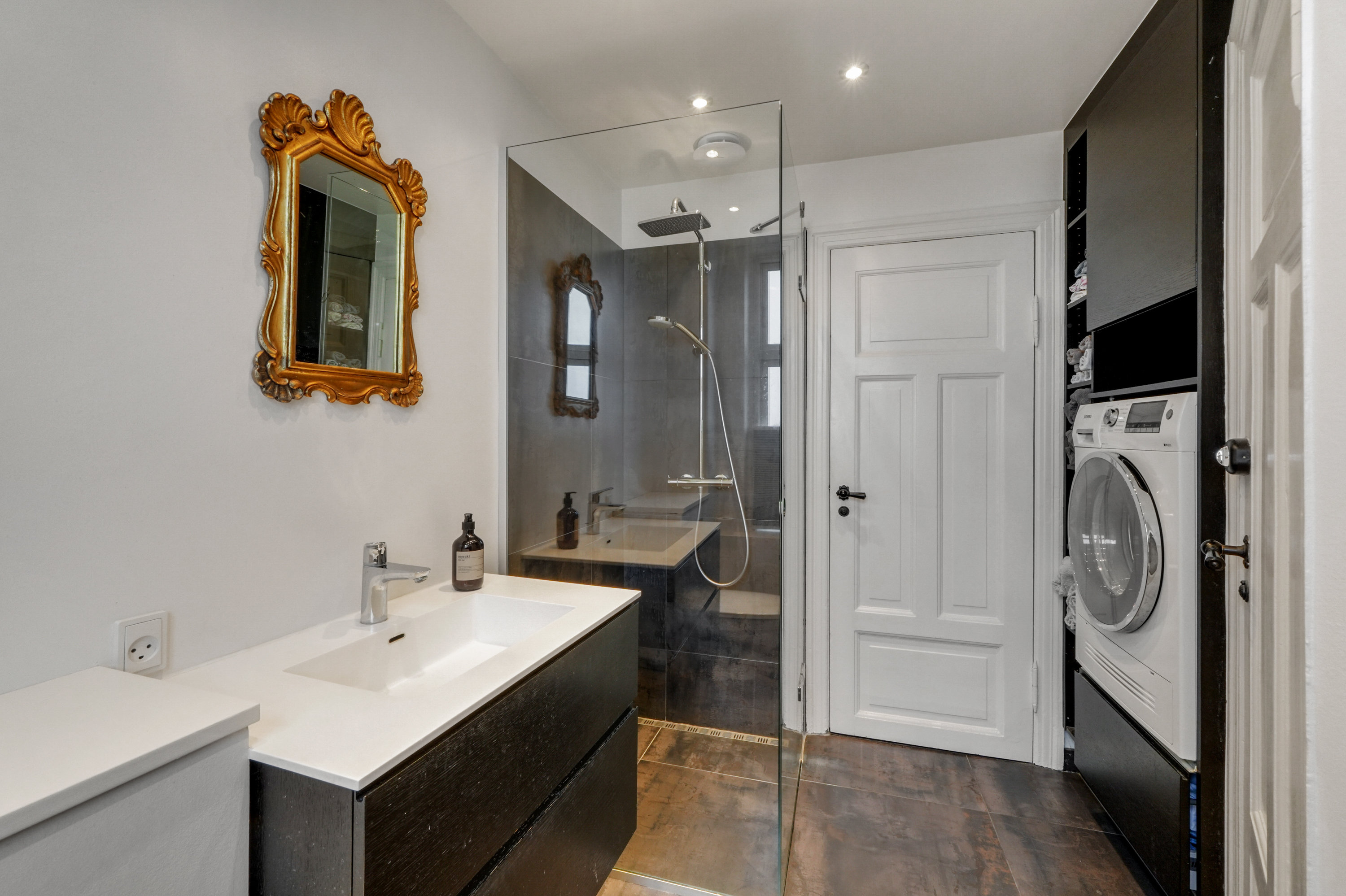 Fremhævet andet billede i fuldskærmstilstand. Billede af Strandparksvej 22, 3. th., 2900 Hellerup