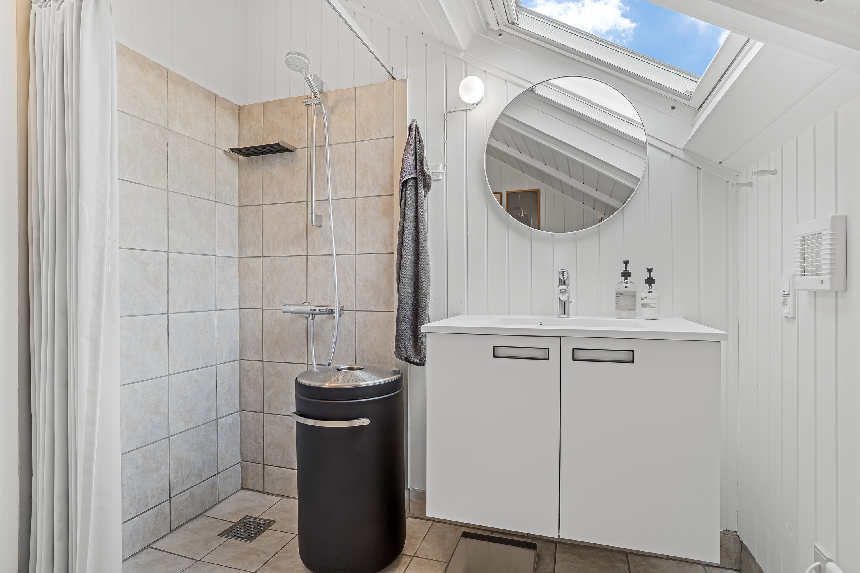 Fremhævet badeværelse billede i fuldskærmstilstand. Billede af Lodbergsvej 425, Søndervig, 6950 Ringkøbing