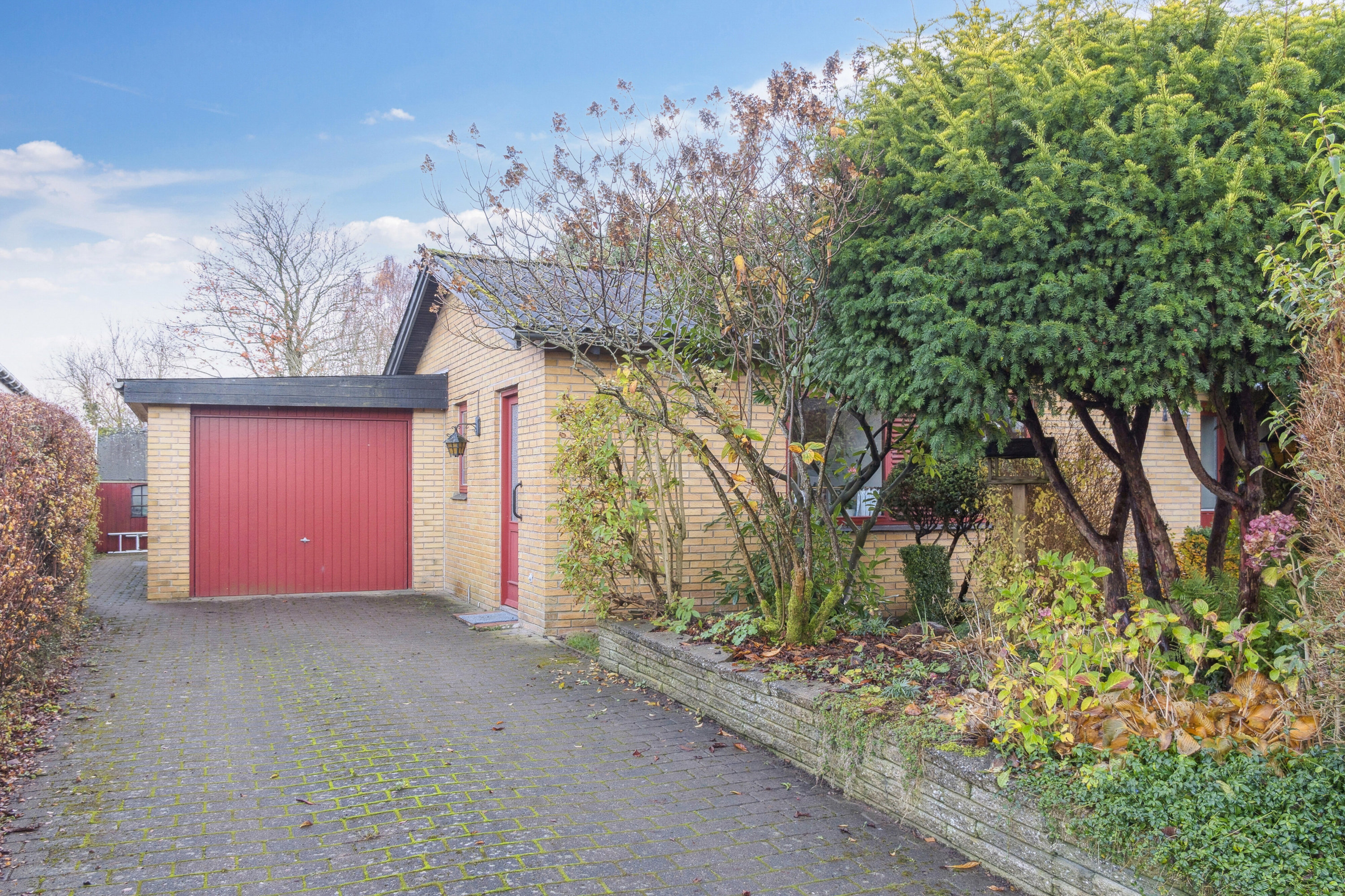 Fremhævet garage billede i fuldskærmstilstand. Billede af Bøgevej 1, 8723 Løsning