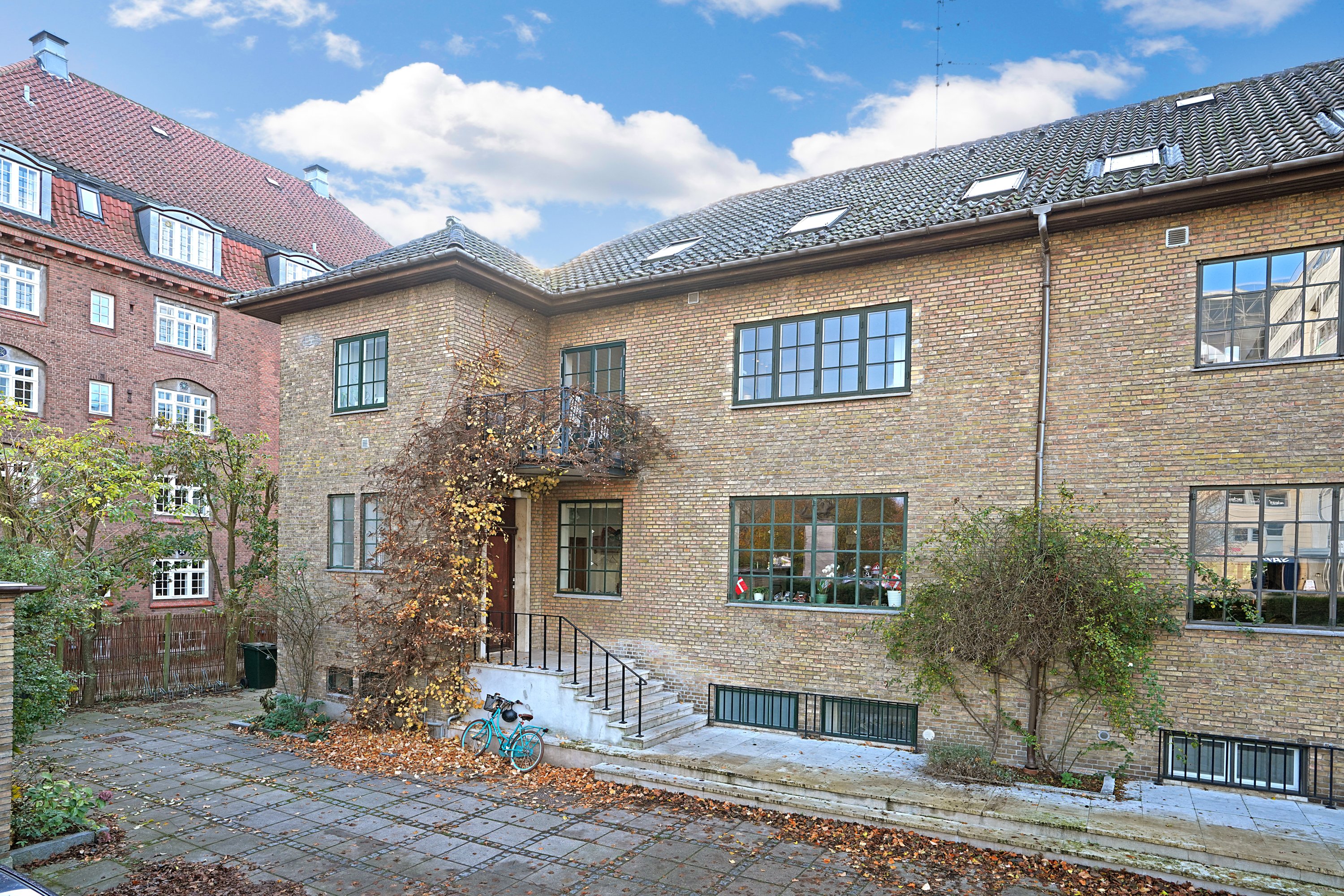 Fremhævet ejendommen billede i fuldskærmstilstand. Billede af Øster Allé 27, 1., 2100 København Ø