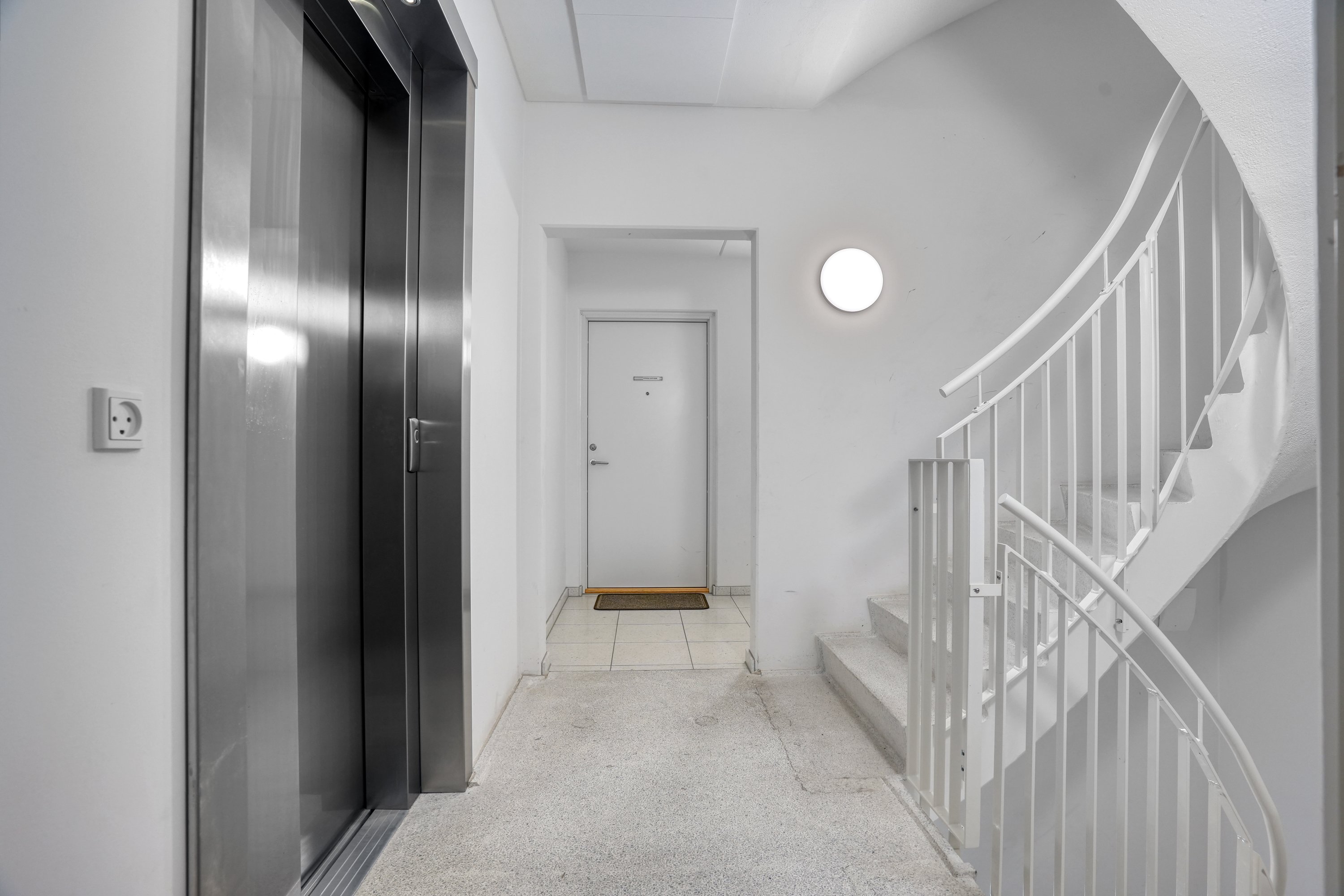 Fremhævet opgang billede i fuldskærmstilstand. Billede af Elstarvej 11, 1. tv., 2500 Valby