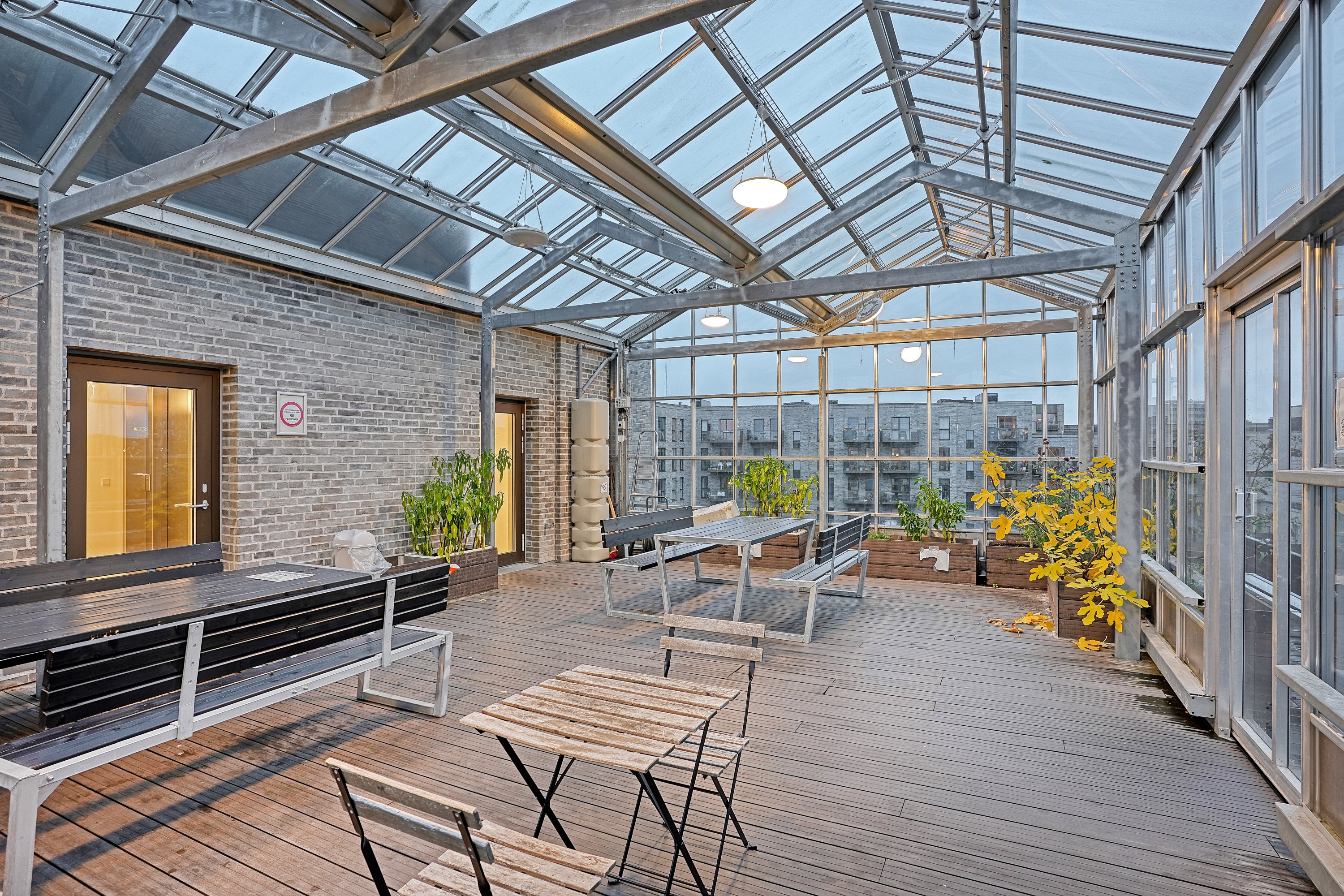 Fremhævet terrasse billede i fuldskærmstilstand. Billede af Elstarvej 11, 1. tv., 2500 Valby