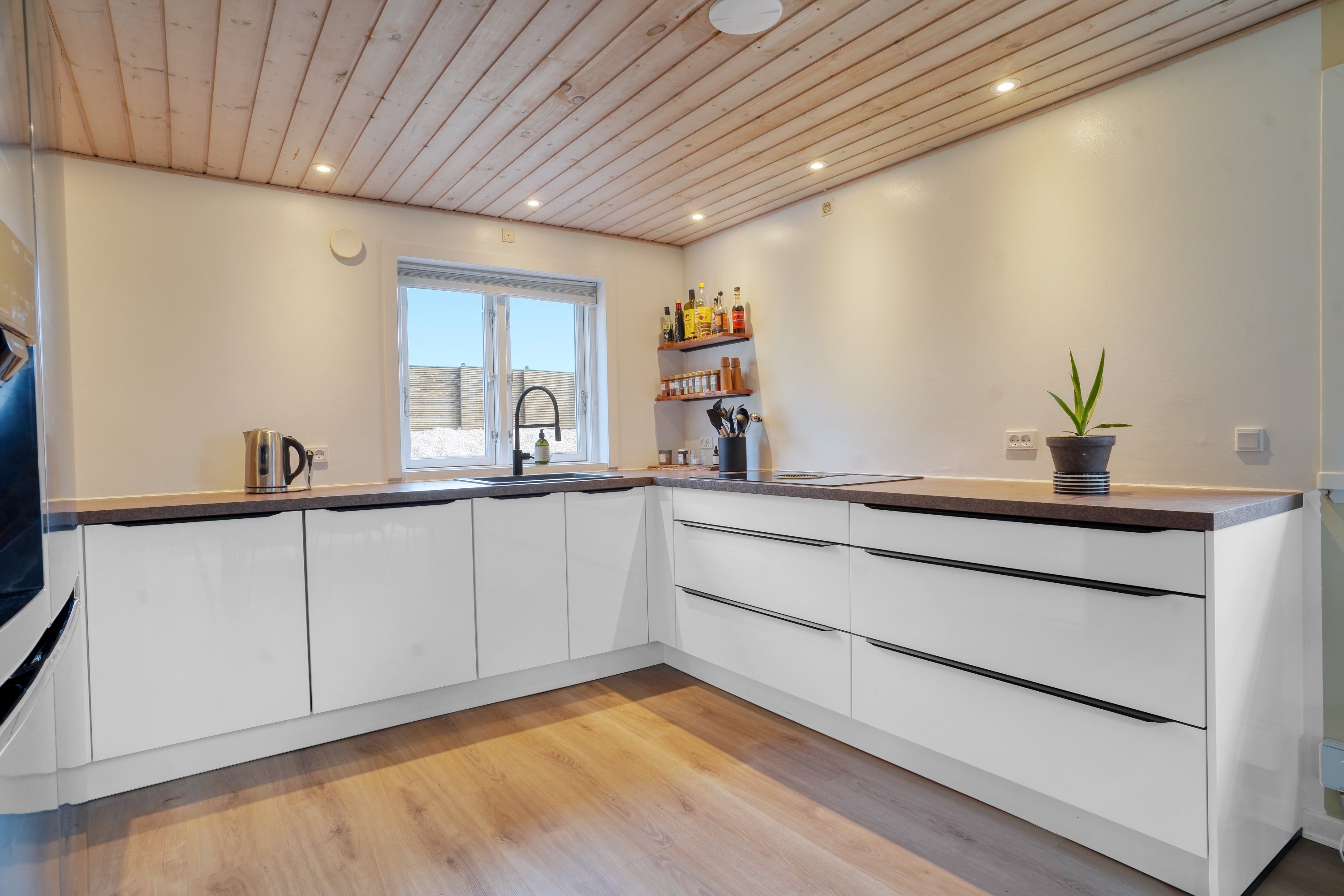 Fremhævet køkken billede i fuldskærmstilstand. Billede af Højvangen 45, Rågeleje, 3210 Vejby