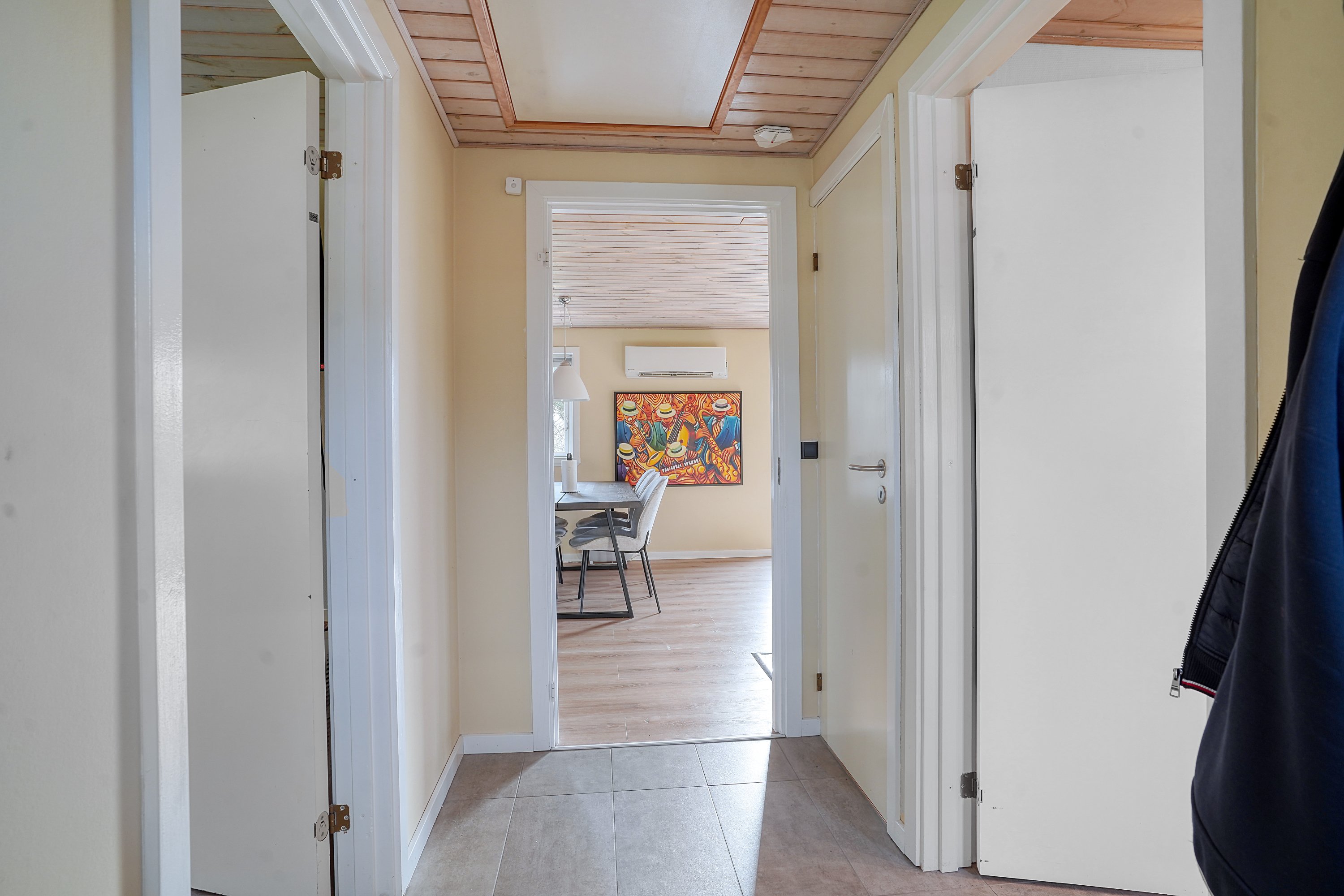 Fremhævet entré billede i fuldskærmstilstand. Billede af Højvangen 45, Rågeleje, 3210 Vejby