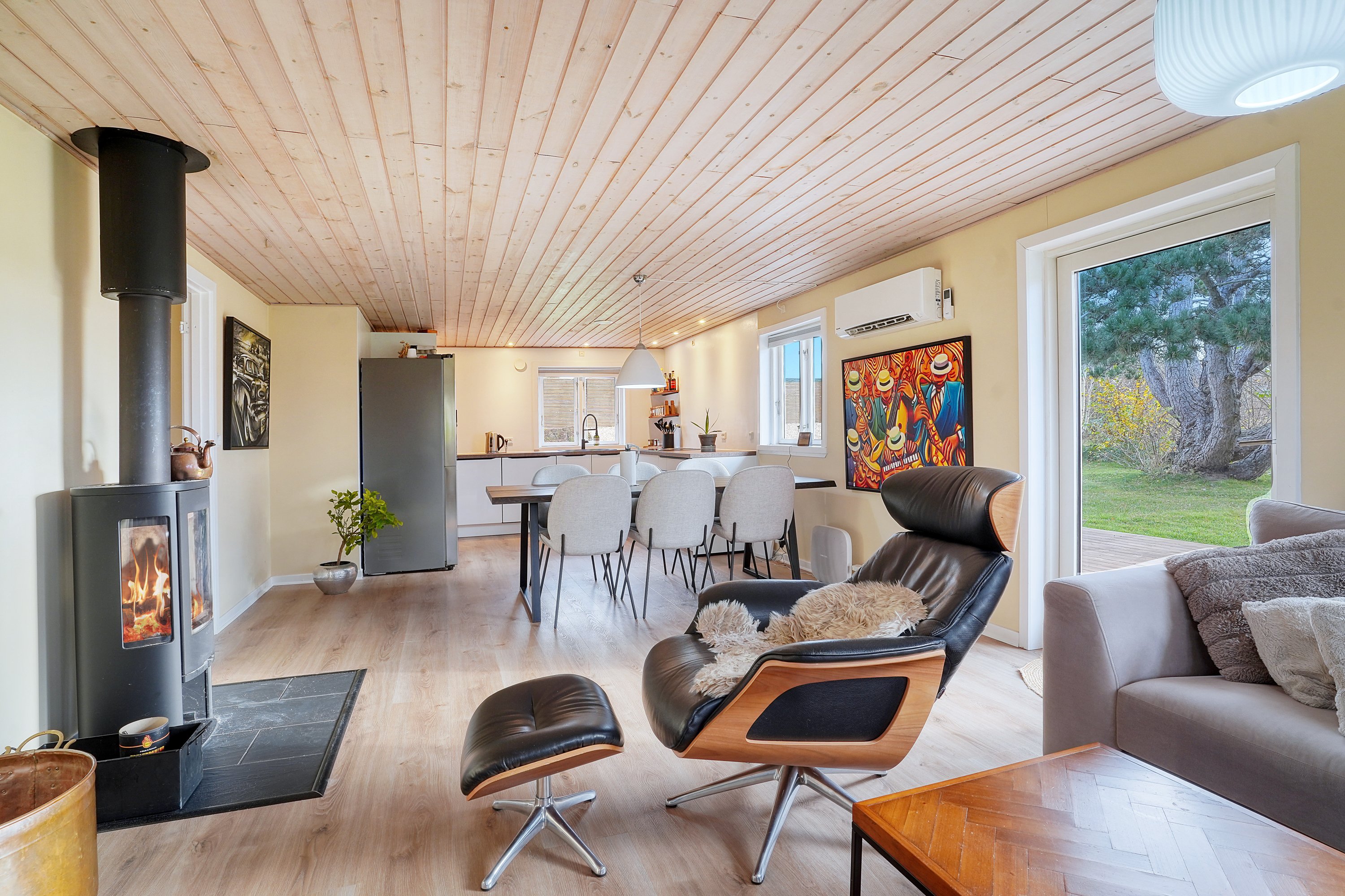 Fremhævet stue billede i fuldskærmstilstand. Billede af Højvangen 45, Rågeleje, 3210 Vejby