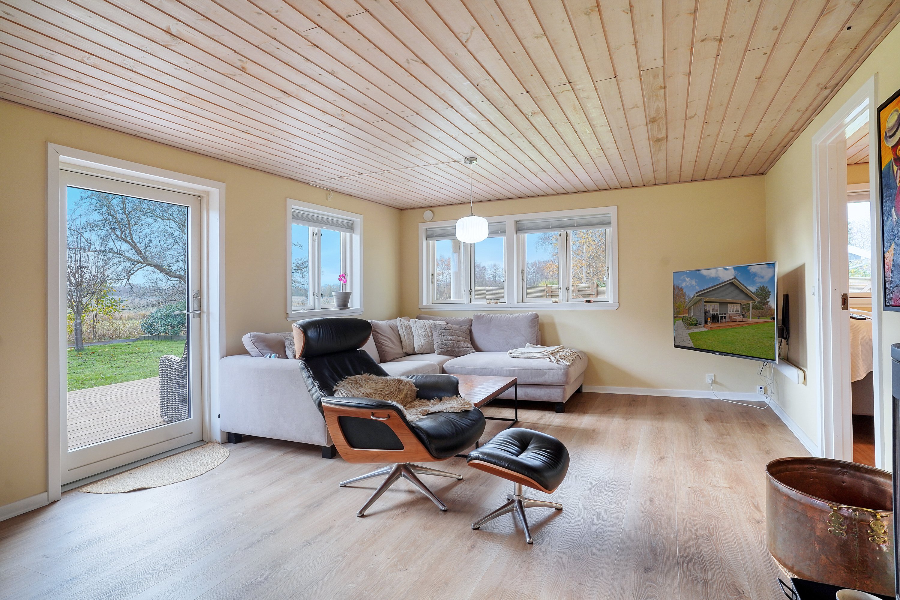 Fremhævet stue billede i fuldskærmstilstand. Billede af Højvangen 45, Rågeleje, 3210 Vejby