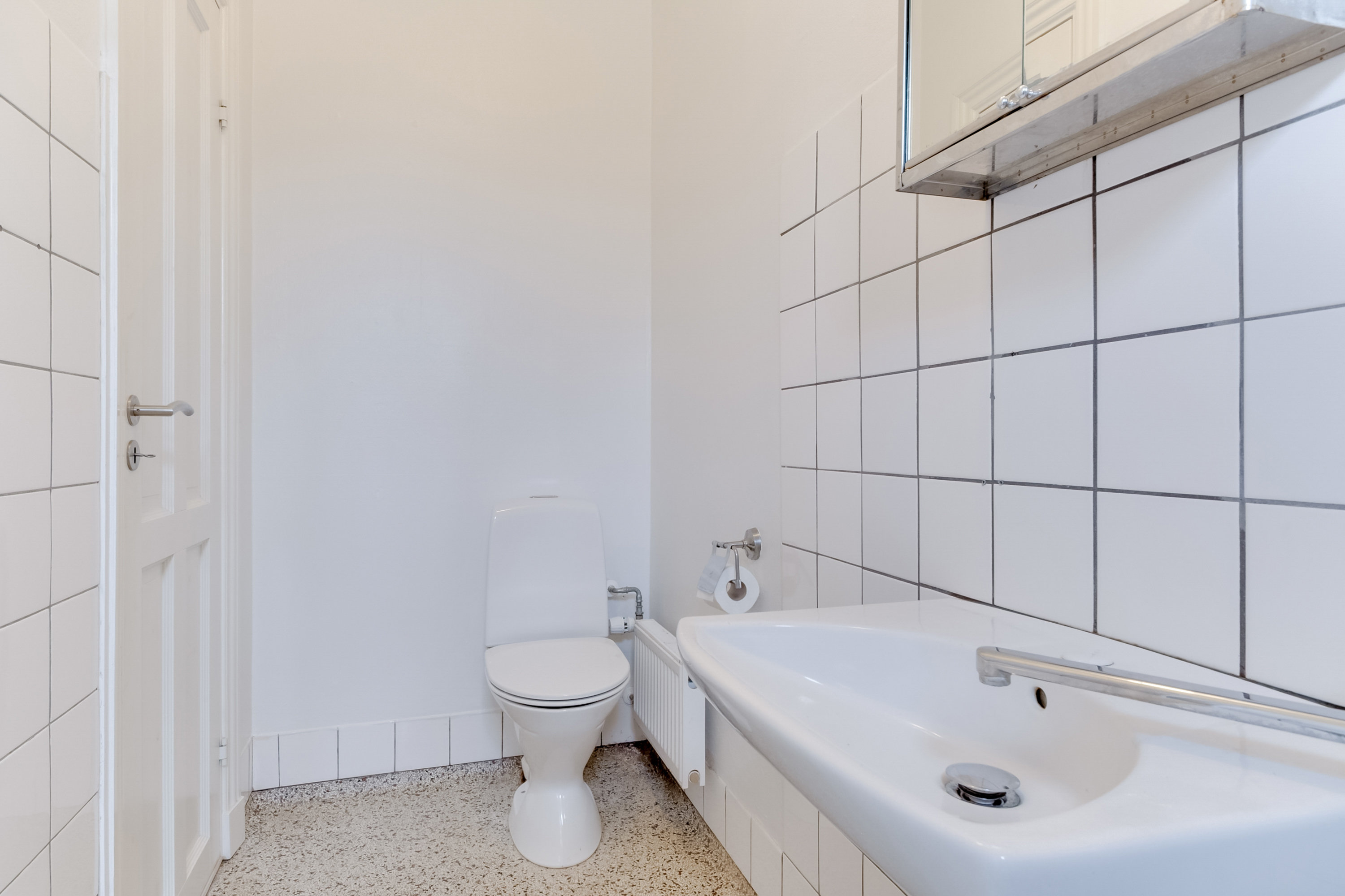 Fremhævet toilet billede i fuldskærmstilstand. Billede af Smedegyden 1, Hjulby, 5800 Nyborg