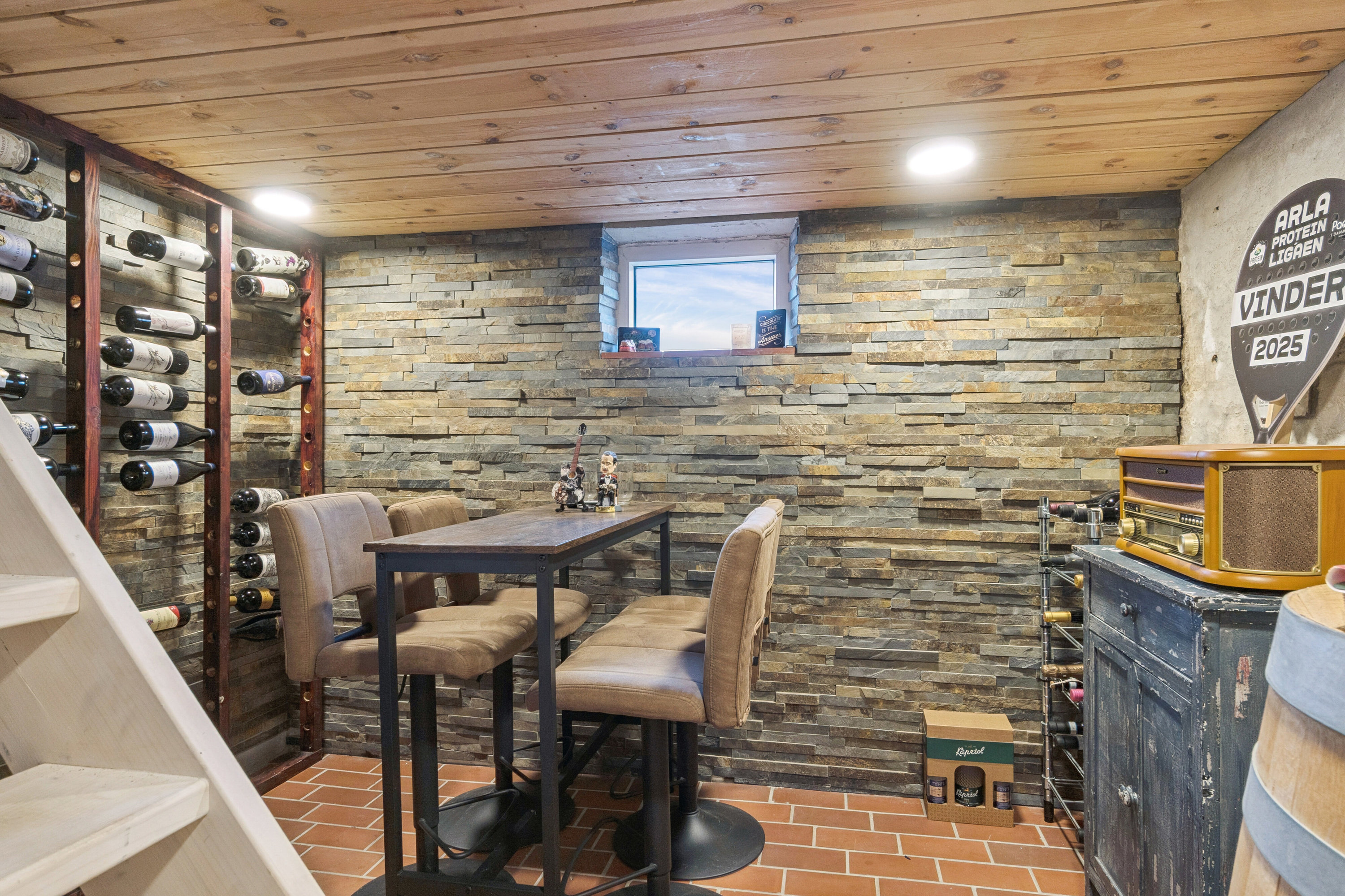 Fremhævet vinkælder billede i fuldskærmstilstand. Billede af Horsensvej 2, 8722 Hedensted