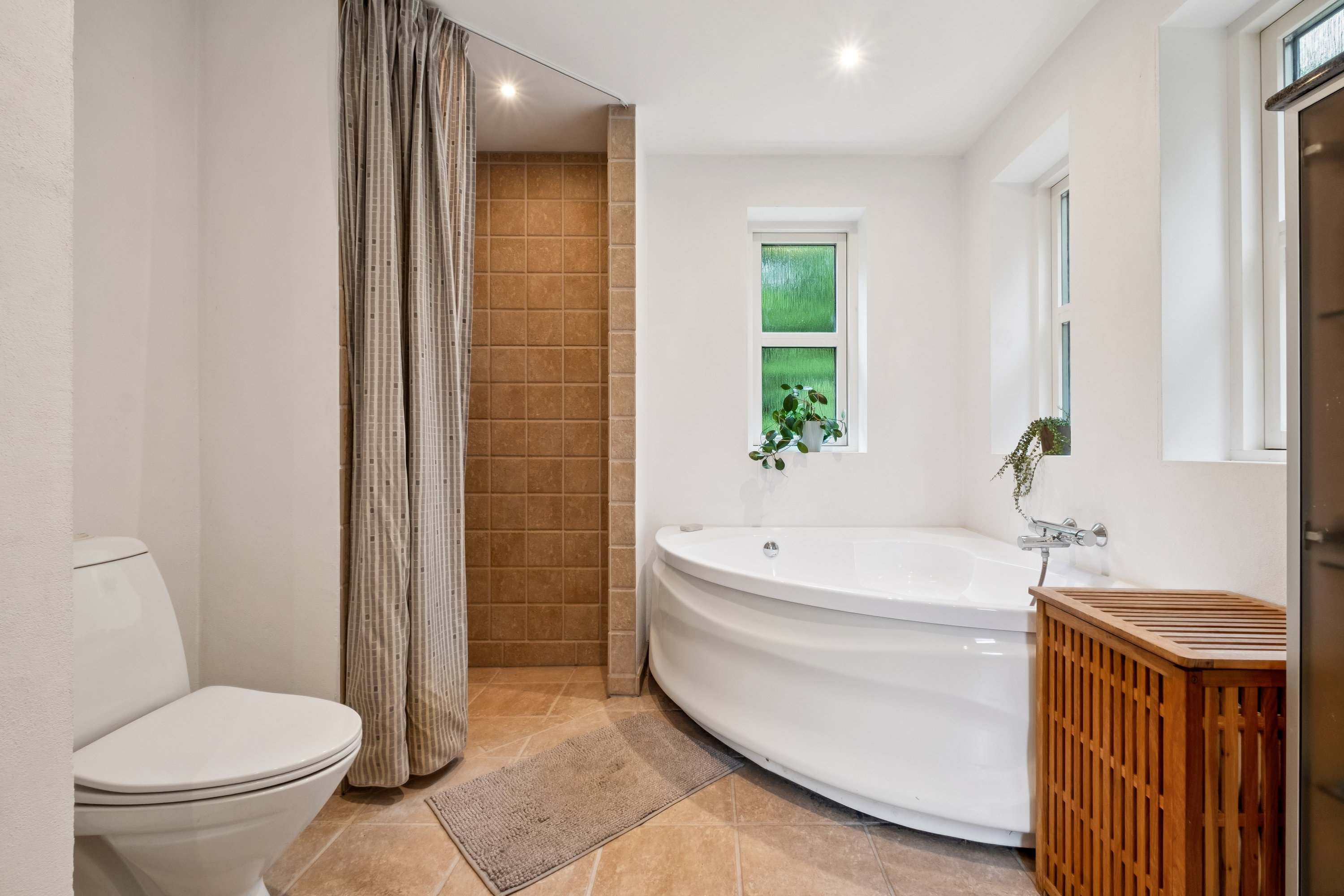 Fremhævet badeværelse billede i fuldskærmstilstand. Billede af Granhøjen 3, 8752 Østbirk