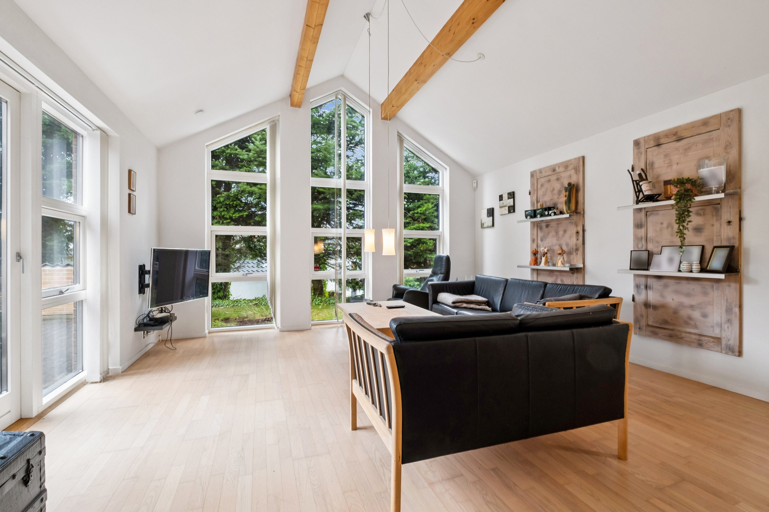 Fremhævet stue billede i fuldskærmstilstand. Billede af Granhøjen 3, 8752 Østbirk