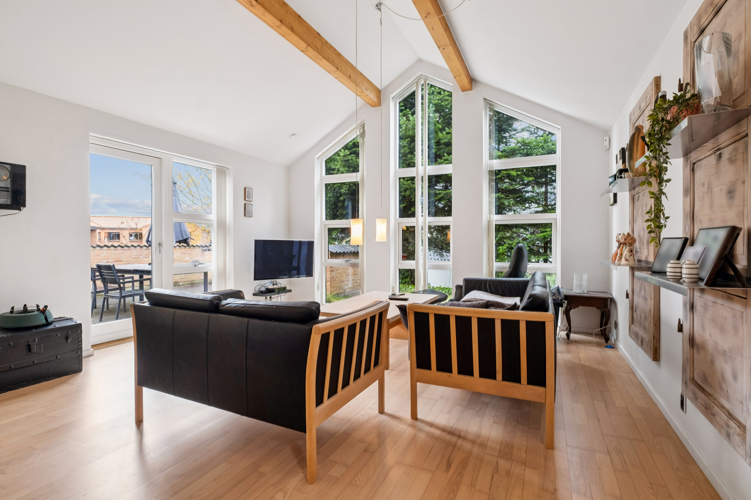 Fremhævet stue billede i fuldskærmstilstand. Billede af Granhøjen 3, 8752 Østbirk