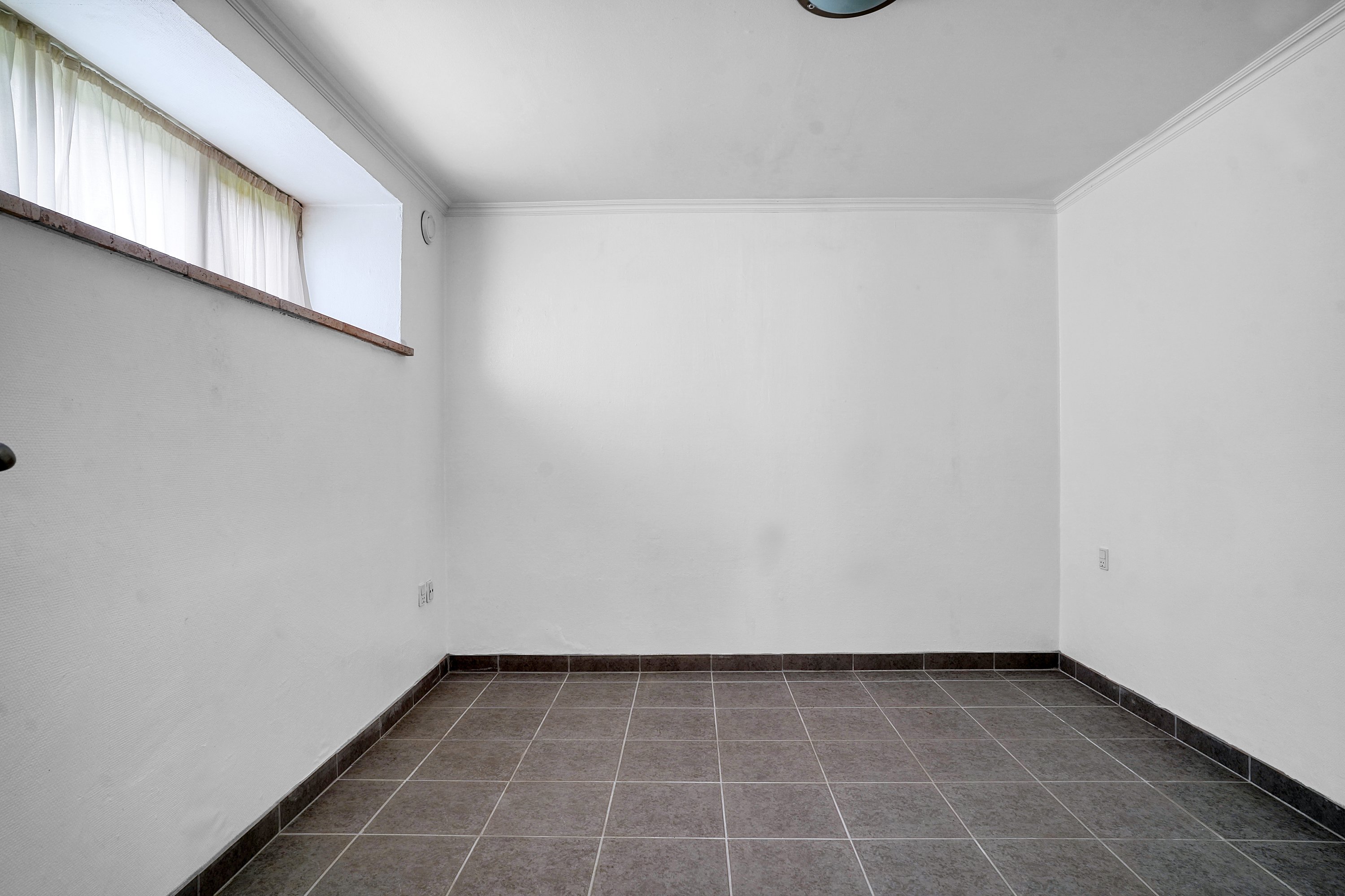 Fremhævet kælder billede i fuldskærmstilstand. Billede af Kongevejen 70, 3000 Helsingør