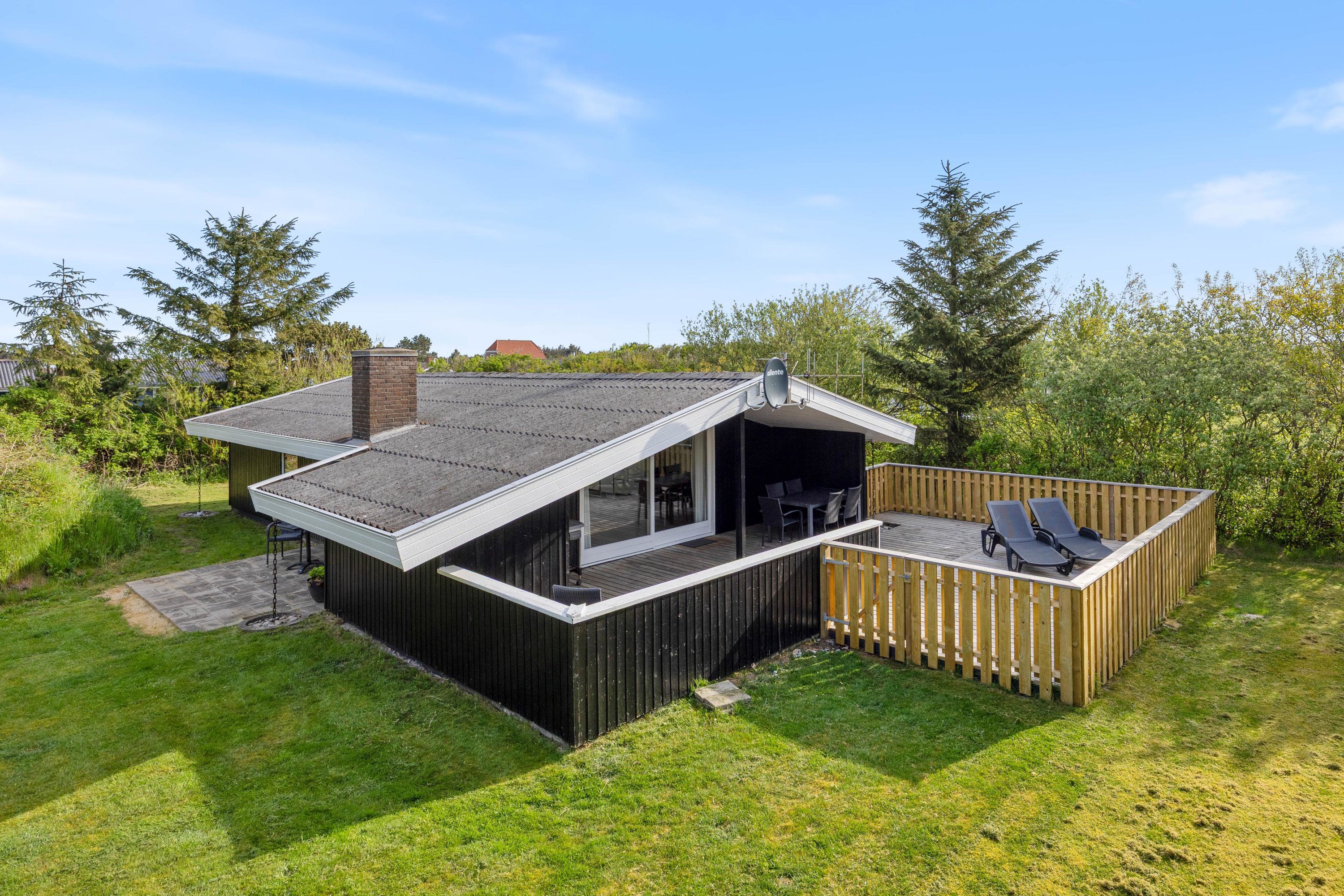 Fremhævet  billede i fuldskærmstilstand. Billede af Humlegårdsvej 10, Bjerregaard, 6960 Hvide Sande