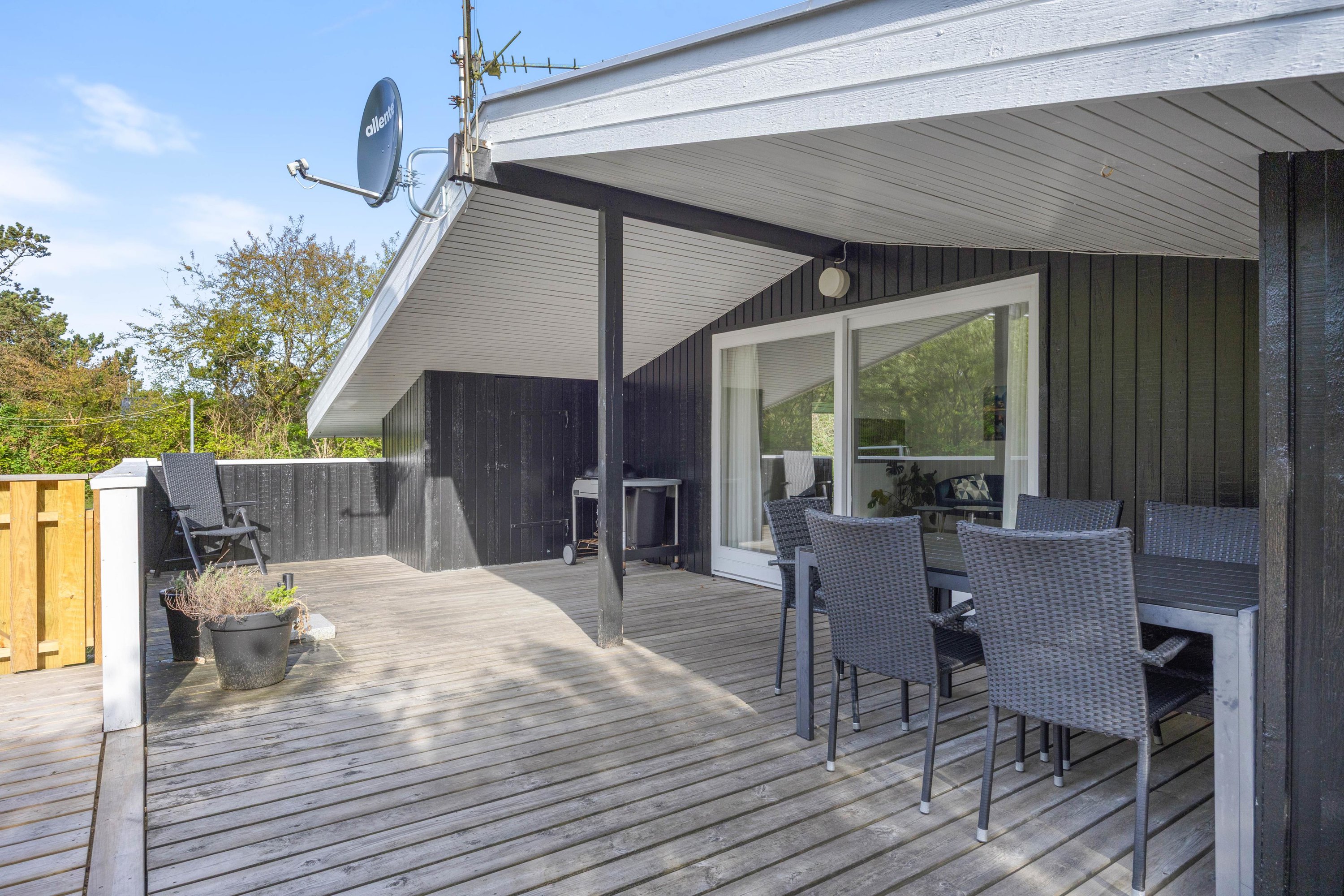 Fremhævet  billede i fuldskærmstilstand. Billede af Humlegårdsvej 10, Bjerregaard, 6960 Hvide Sande