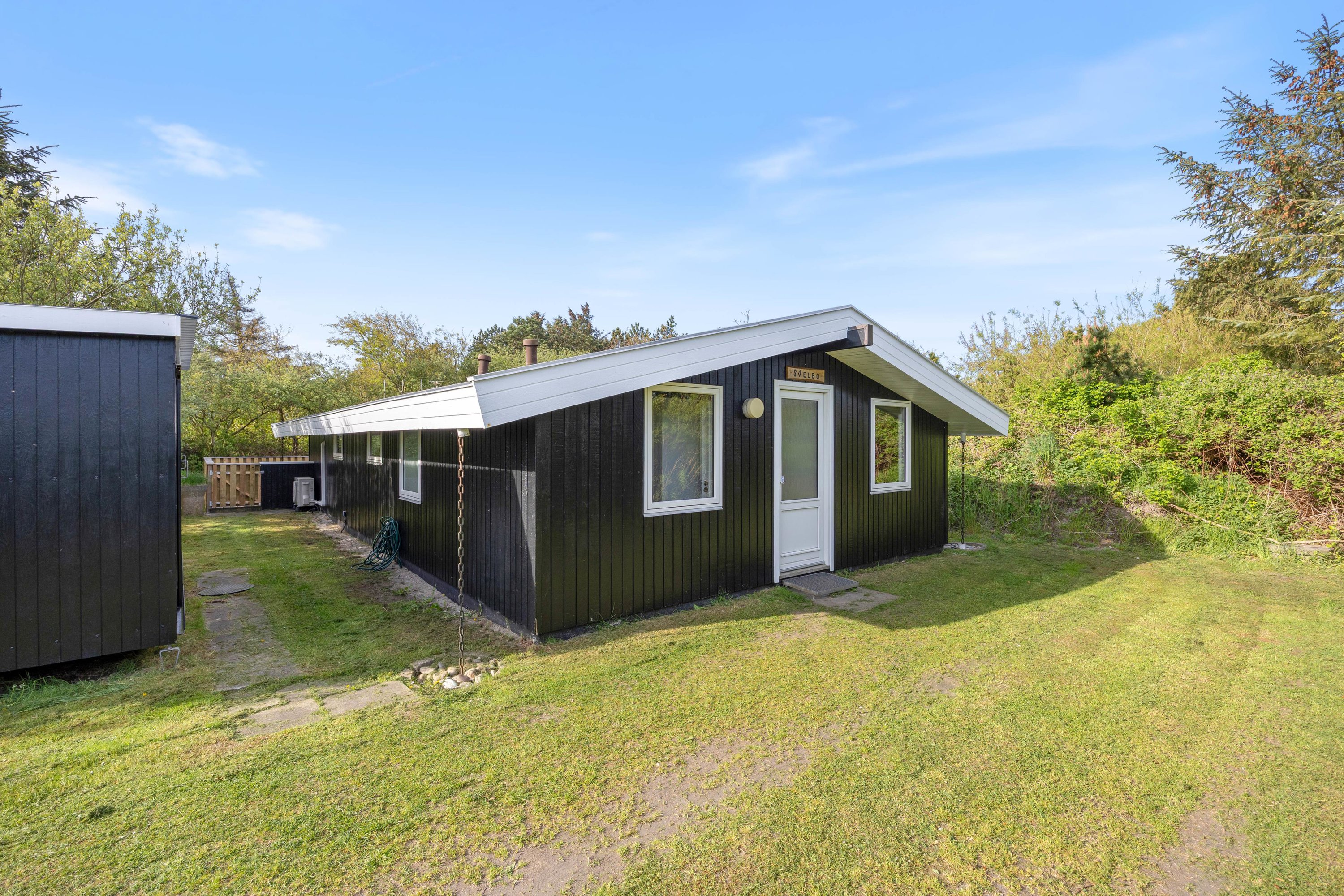 Fremhævet  billede i fuldskærmstilstand. Billede af Humlegårdsvej 10, Bjerregaard, 6960 Hvide Sande