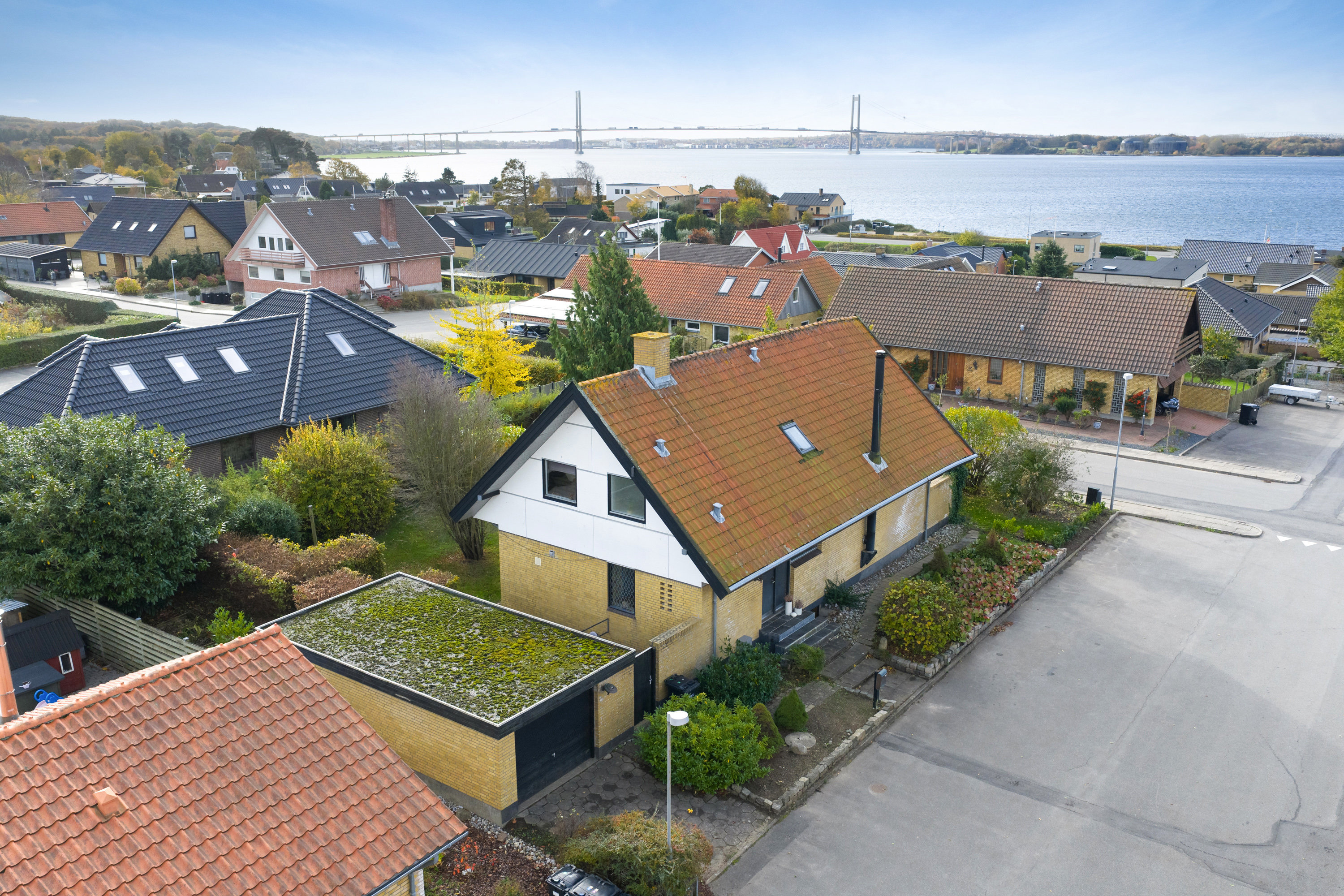 Fremhævet facade billede i fuldskærmstilstand. Billede af Kåsvænget 21, Strib, 5500 Middelfart